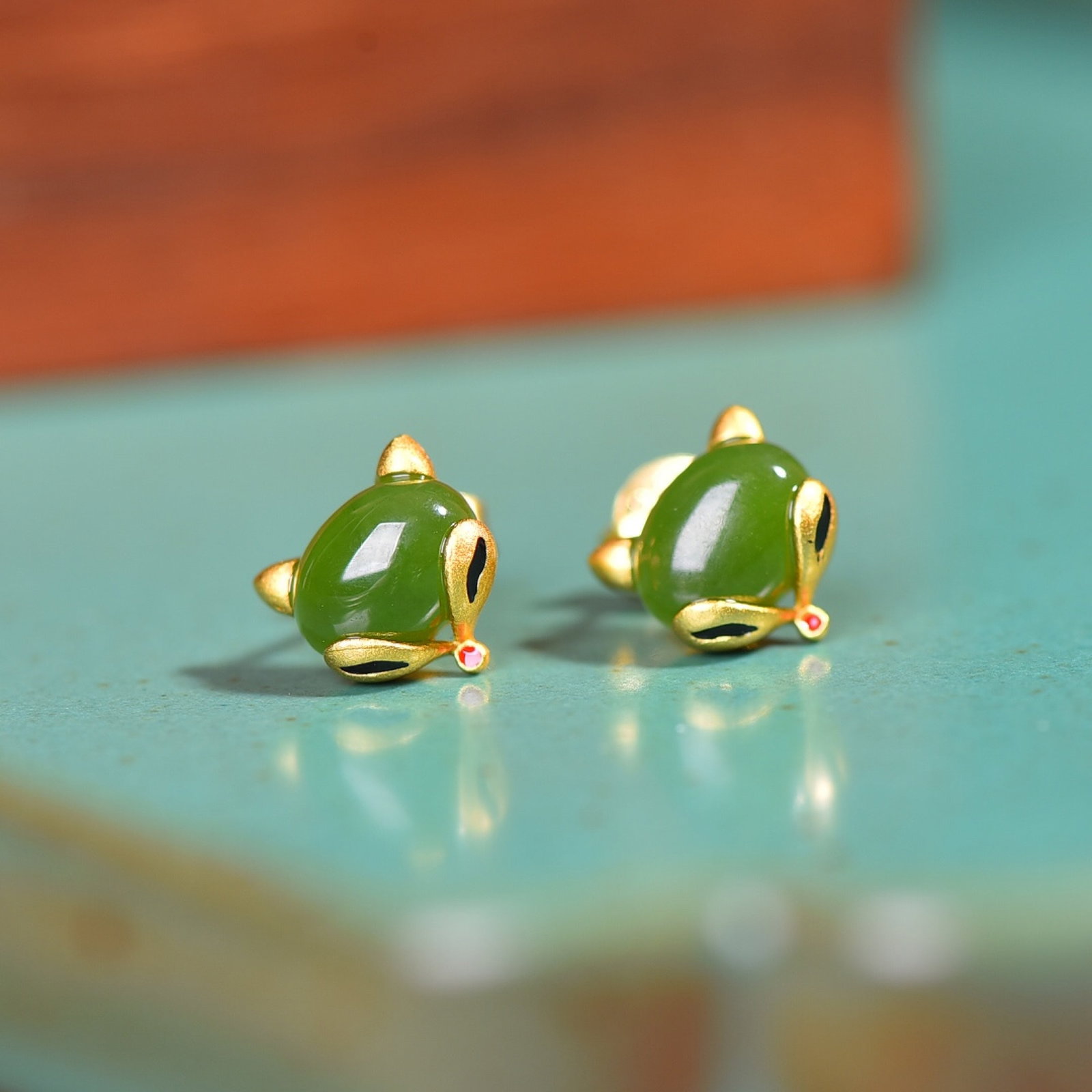 A Pair of Exquisite Sterling Silver-Gold Plated Inlaid Jasper Earrings - 2