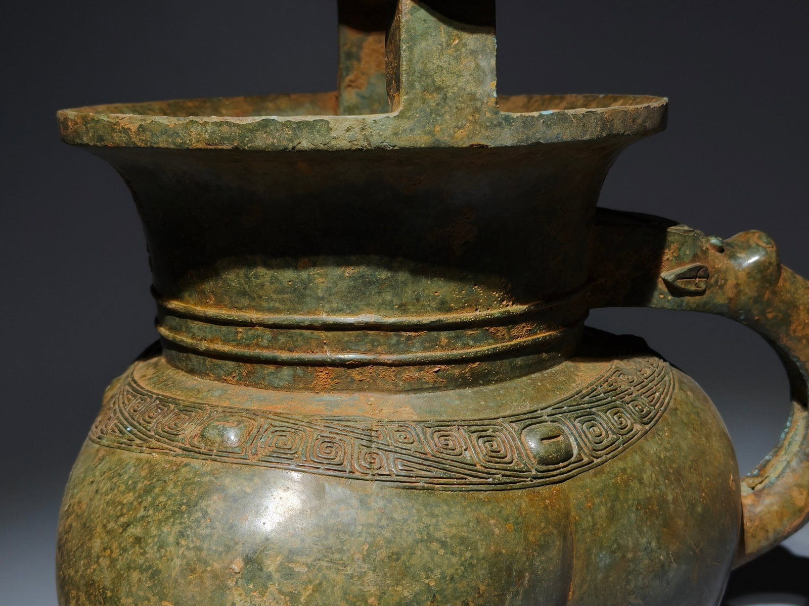 An Archaic Bronze Cloud and Thunder Pattern Double-Ears Tripod Libation Cup - 2