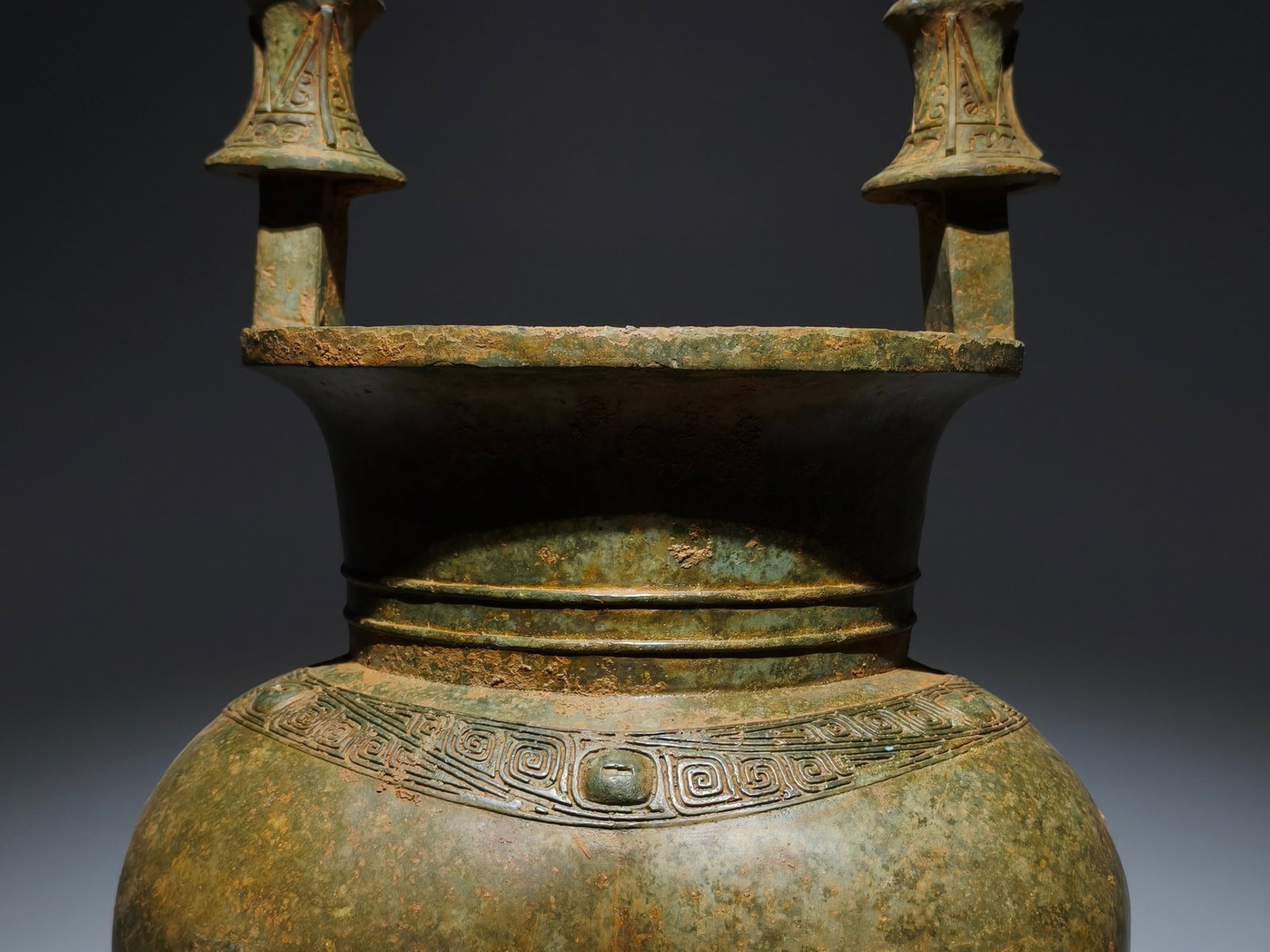 An Archaic Bronze Cloud and Thunder Pattern Double-Ears Tripod Libation Cup - 6
