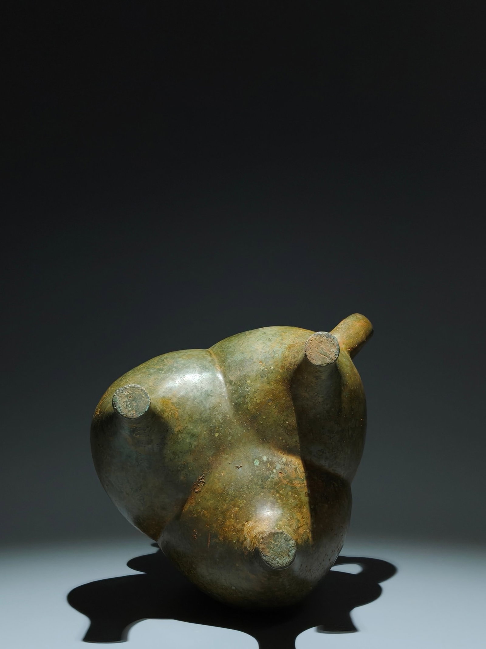 An Archaic Bronze Cloud and Thunder Pattern Double-Ears Tripod Libation Cup - 9