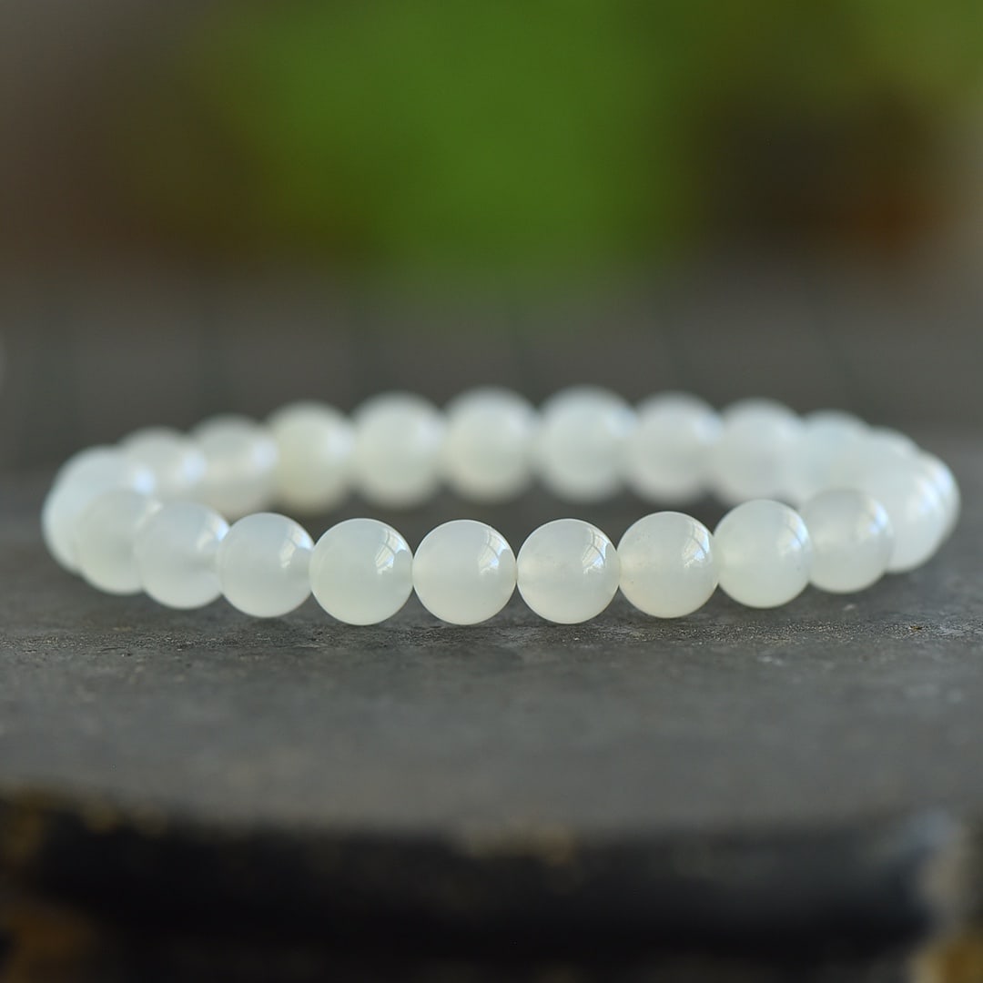 An Exquisite White Jade Bracelets: Estimated Value:600-1200 An Exquisite White Jade Bracelets,Size:8mm 白玉手串
