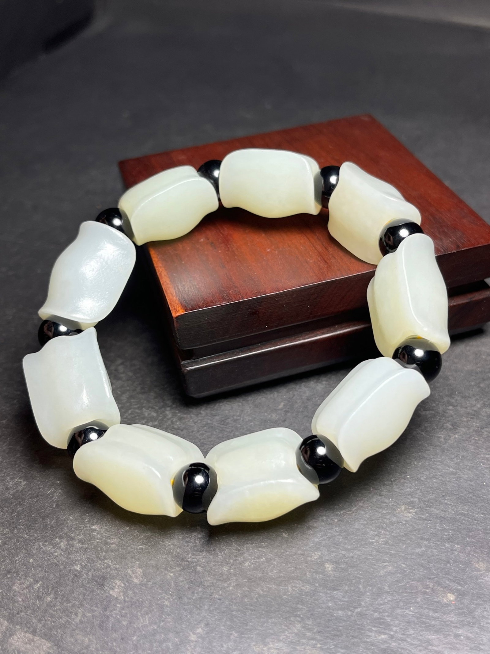An Exquisite White Jade Bracelets - 7