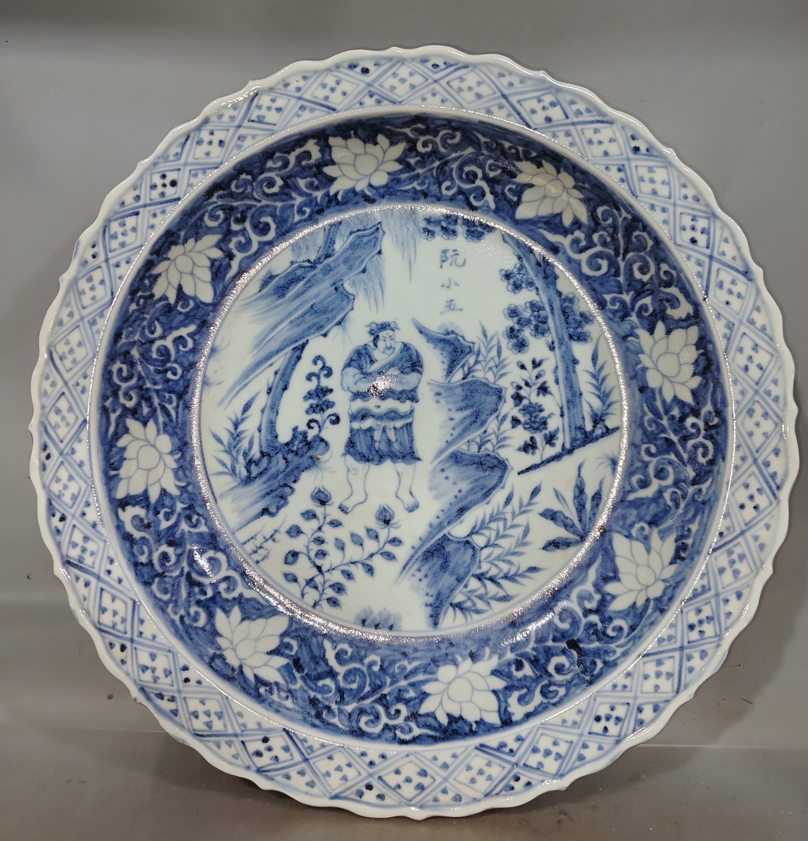 A Pair of Huge Blue and White Wucai Lotus and Lion Pattern Vases - 8