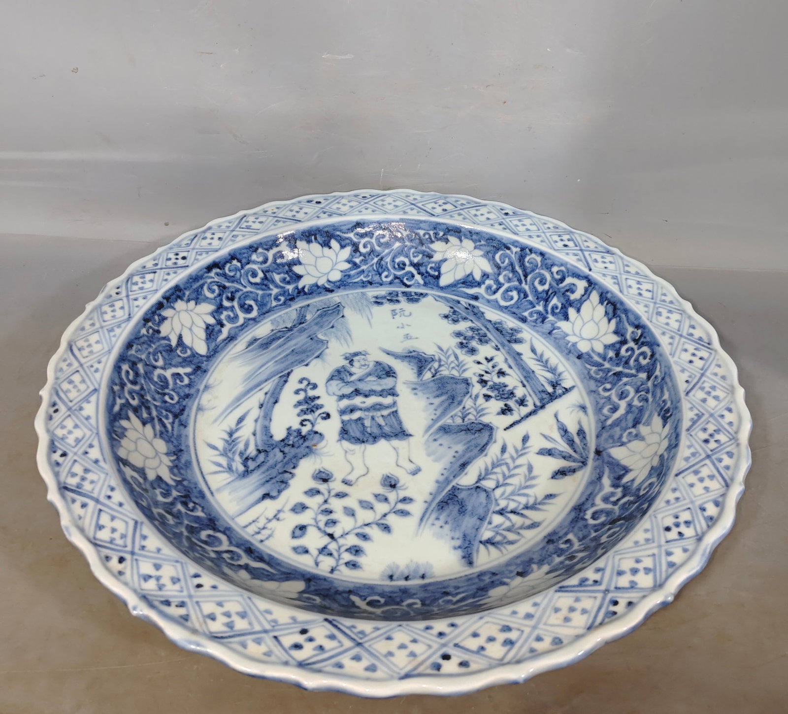 A Pair of Huge Blue and White Wucai Lotus and Lion Pattern Vases - 9