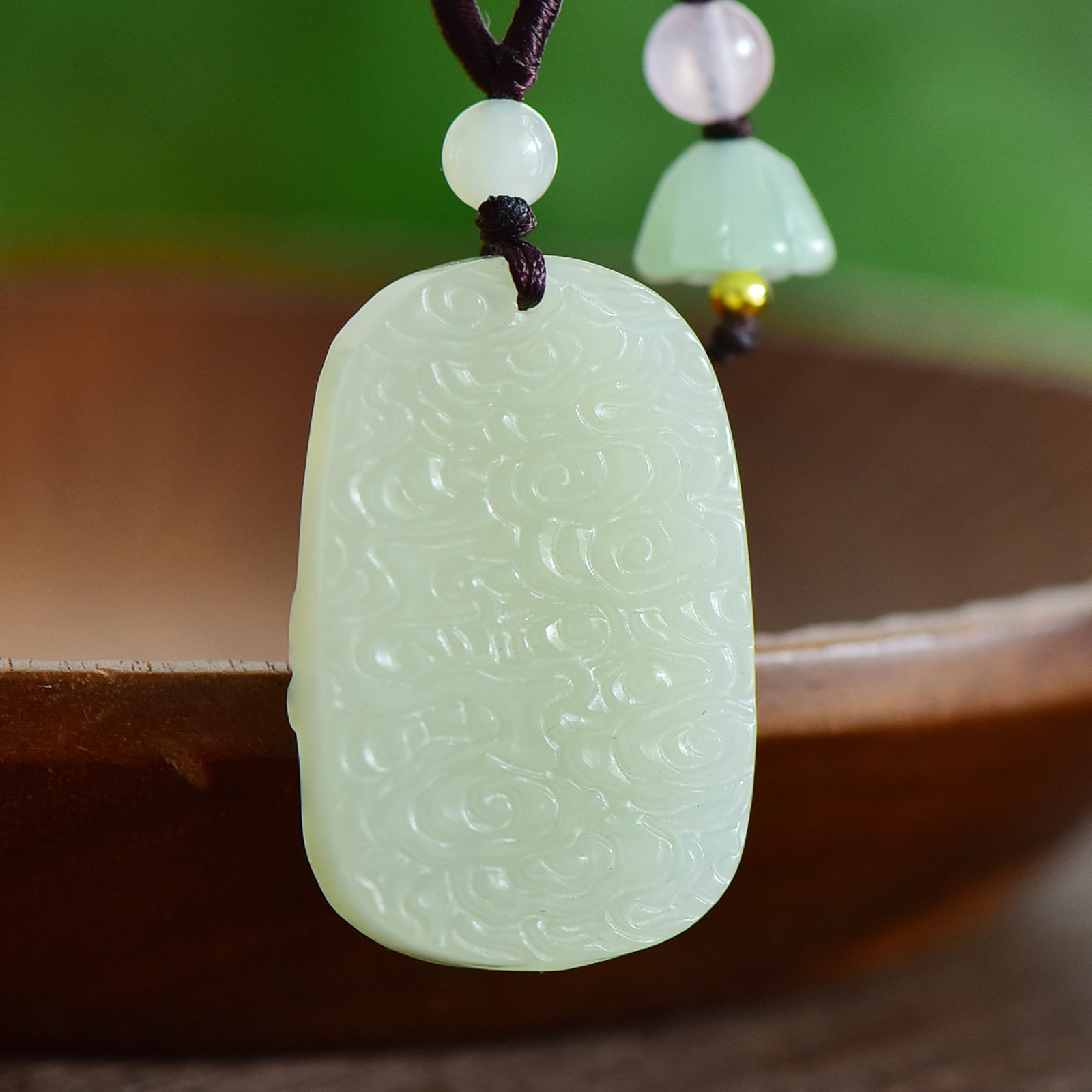 An Exquisite White Jade Auspicious Cloud and Avalokitesvara Pattern Pendant - 5