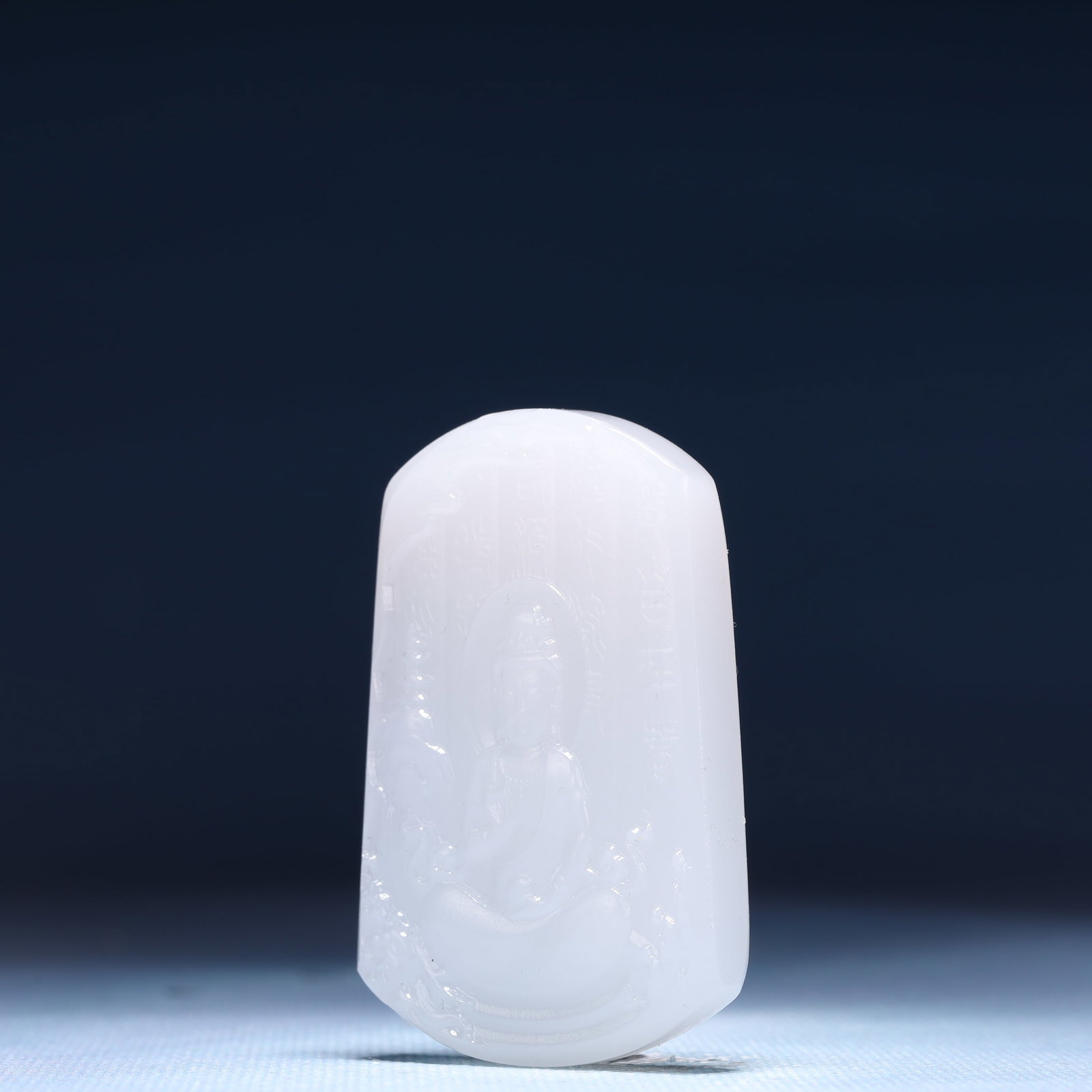 An Exquisite White Jade Statue of Avalokitesvara Pendant - 2