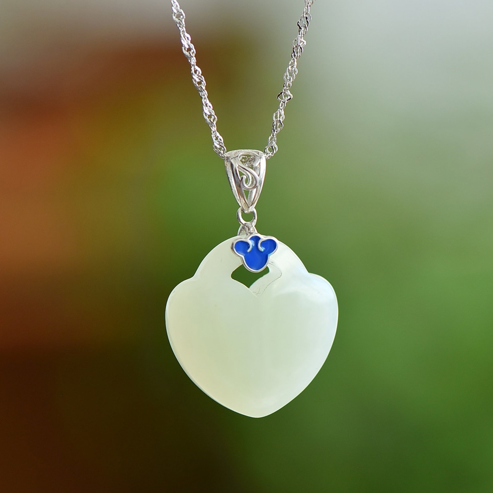 An Exquisite Sterling Silver Inlaid White Jade Pendant: Estimated Value:400-800 An Exquisite Sterling Silver Inlaid White Jade Pendant, 纯银镶白玉吊坠
