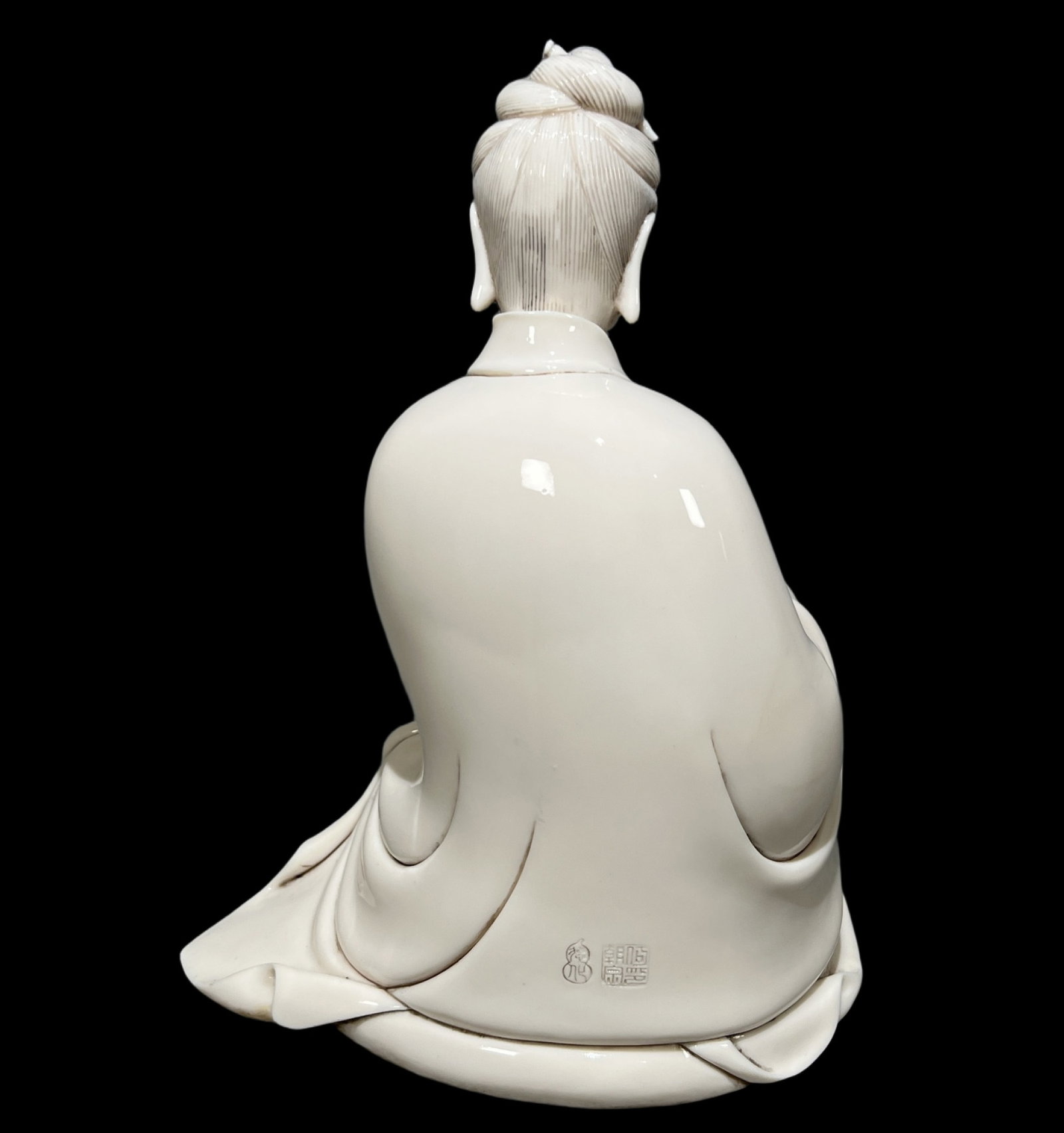 A Solemn Blance-De-Chine Statue of Avalokitesvara - 5