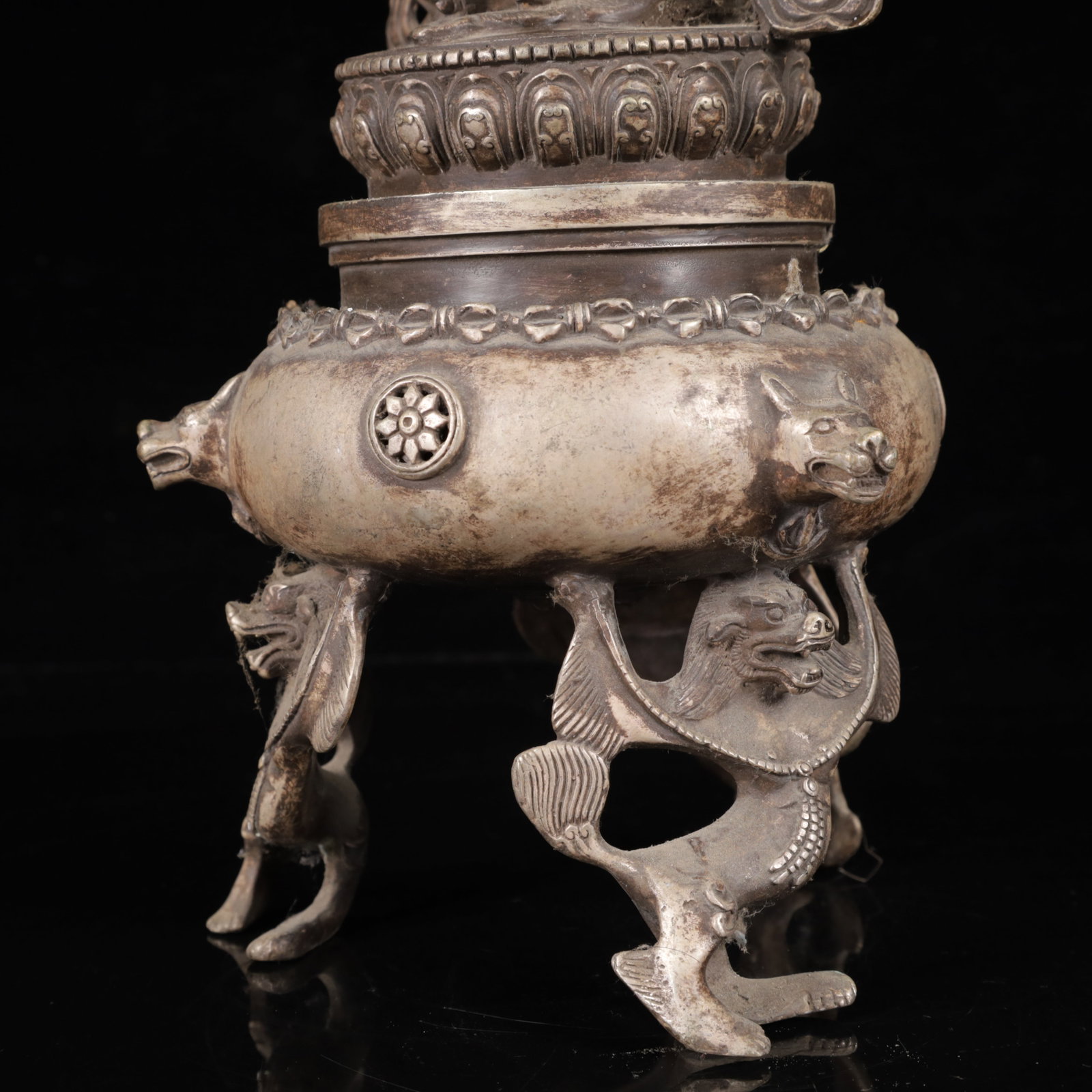 An Exquisite Silver-Plated Bronze Beast-Ears and Beast Legs Figure Censer - 7