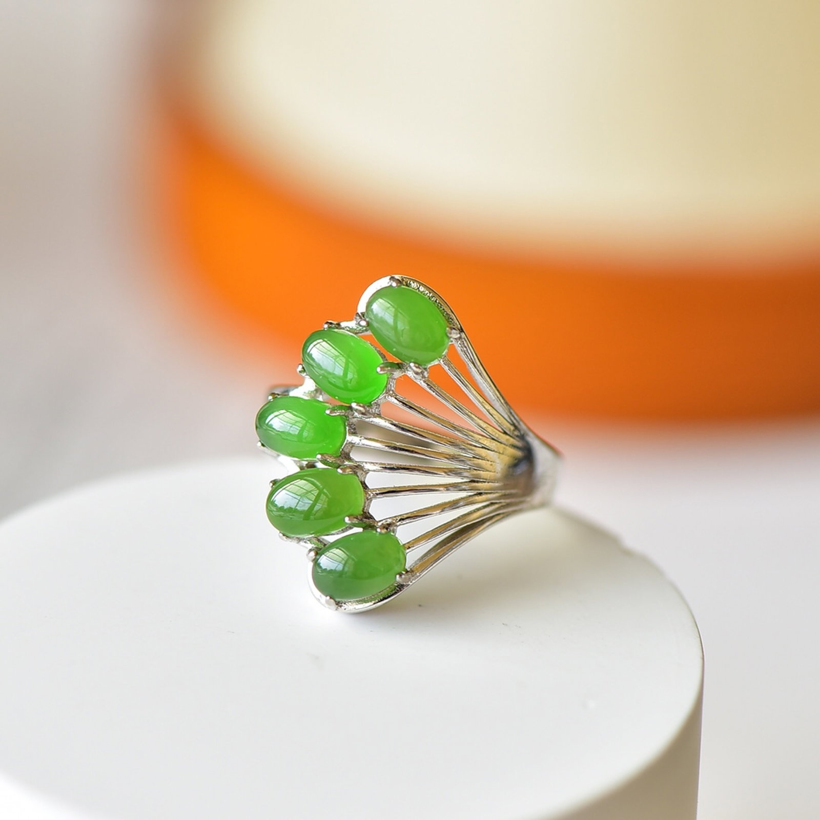 An Exquisite Sterling Silver Inlaid Jasper Ring: Estimated Value:400-800 An Exquisite Sterling Silver Inlaid Jasper Ring,Size:4mmx6mm 纯银镶碧玉戒指