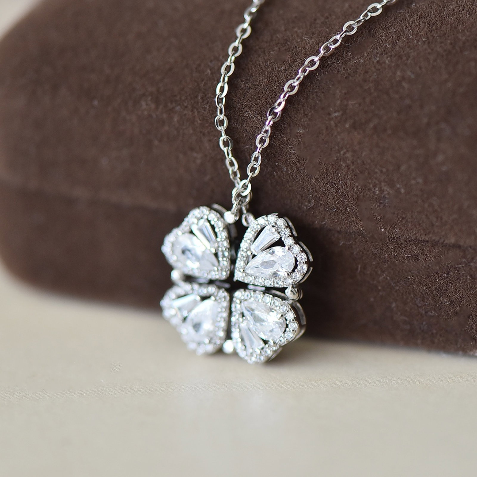 An Exquisite Sterling Silver Inlaid Diamond Pendant - 2