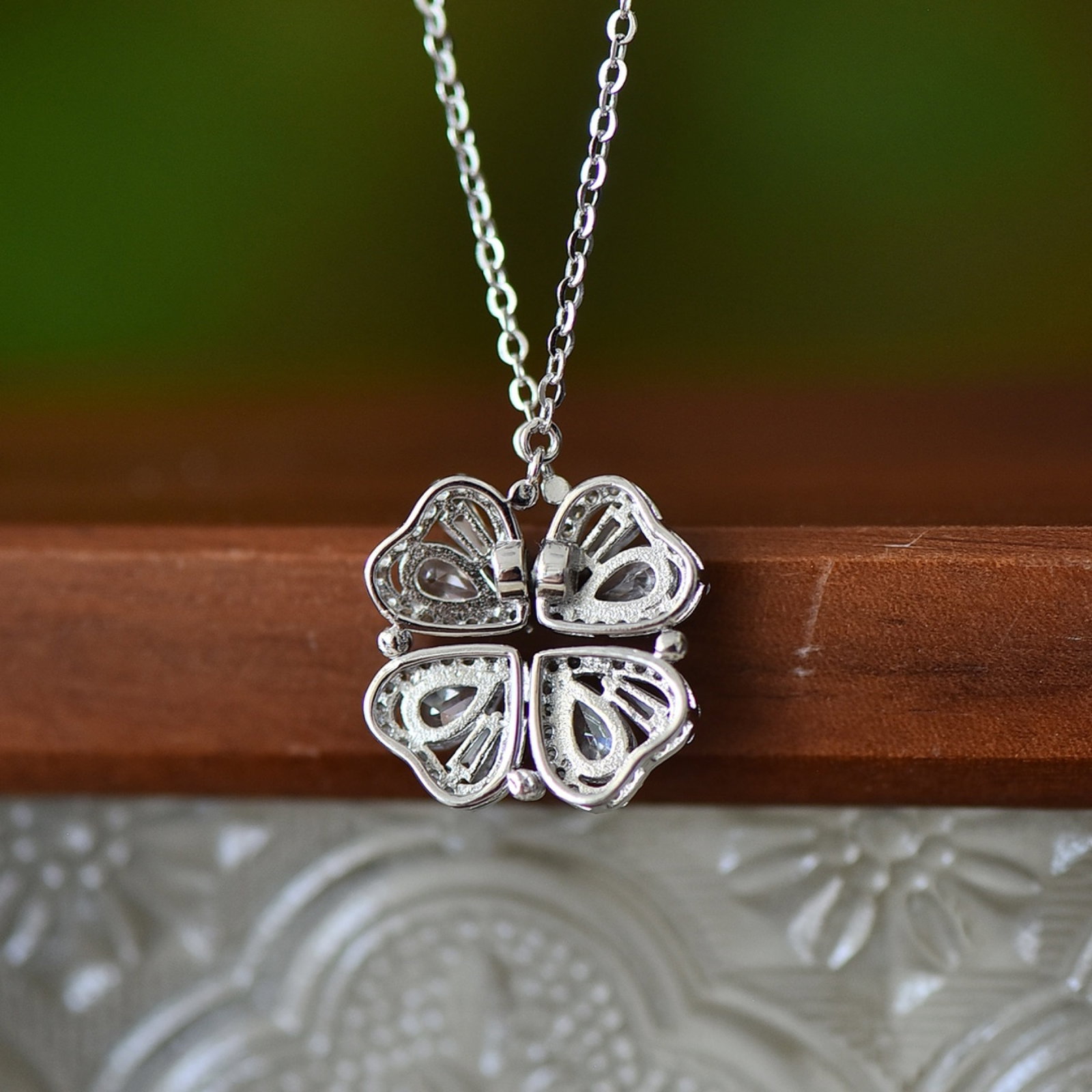 An Exquisite Sterling Silver Inlaid Diamond Pendant - 5