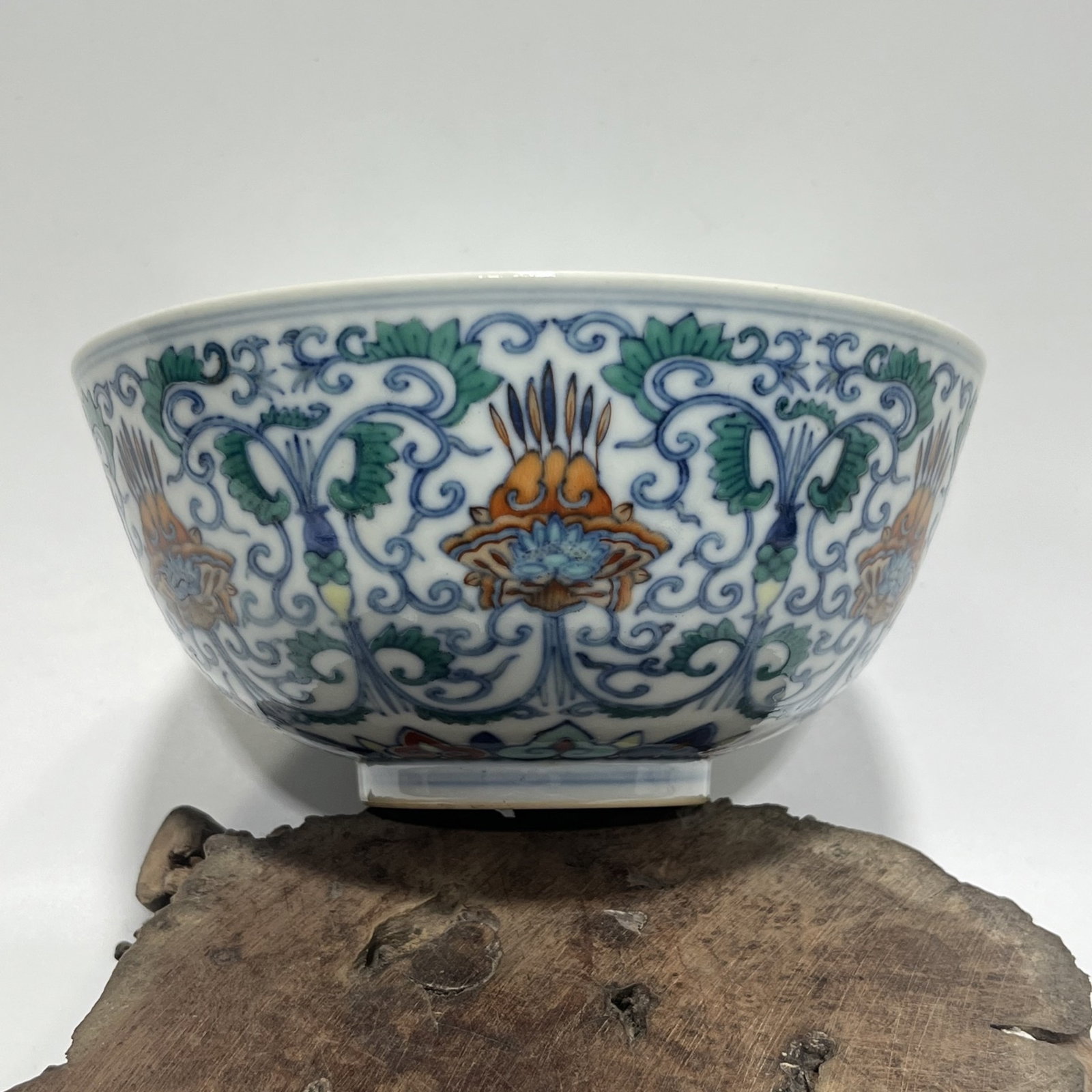 An Exquisite Doucai Lotus Pattern Bowl - 4