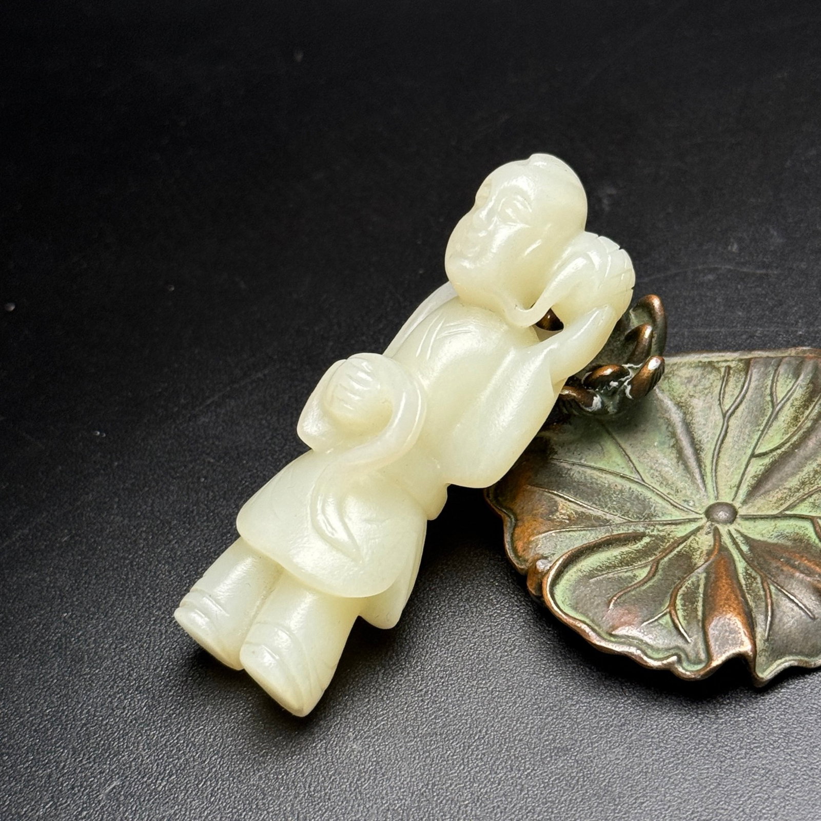 An Exquisite White Jade Figure Hand Piece - 3