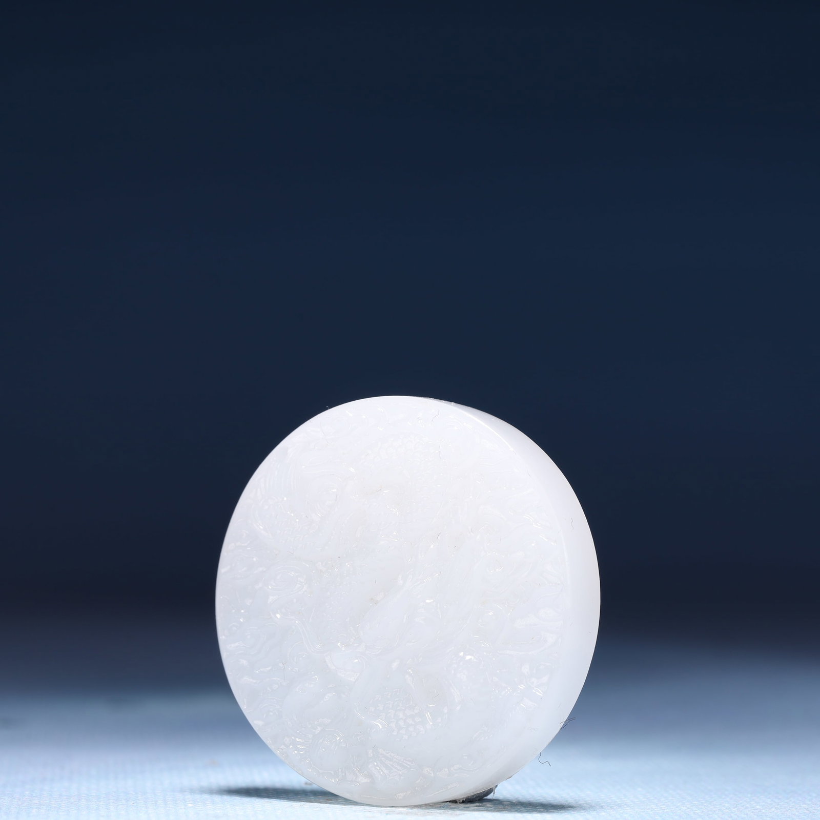 An Exquisite White Jade Auspicious Cloud and Dragon Pattern Pendant - 2