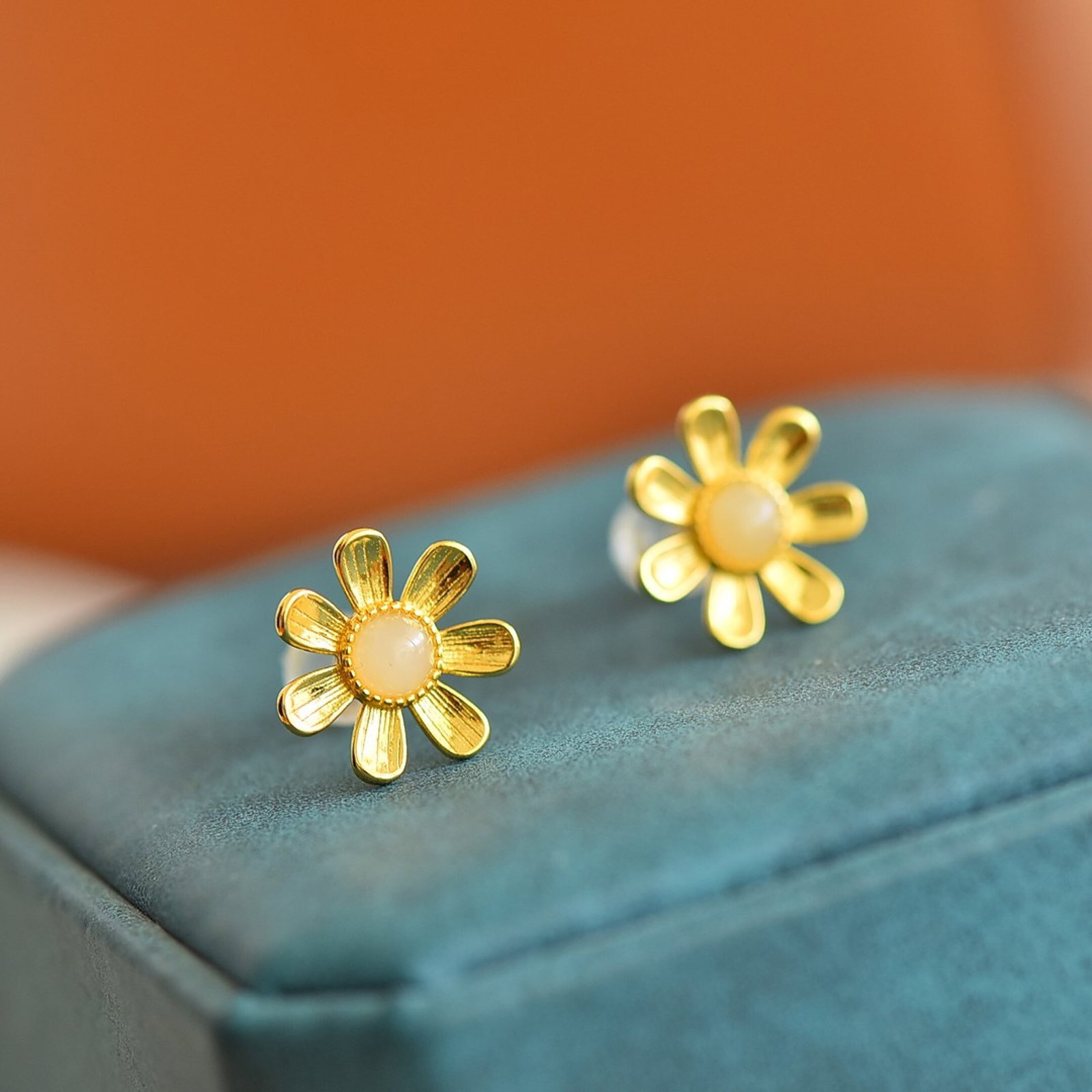 A Pair of Exquisite Sterling Silver-Gold Plated Inlaid White Jade Earrings: Estimated Value:200-400 A Pair of Exquisite Sterling Silver-Gold Plated Inlaid White Jade Earring,Size:4mmx4mm 一对纯银镀金镶白玉耳钉