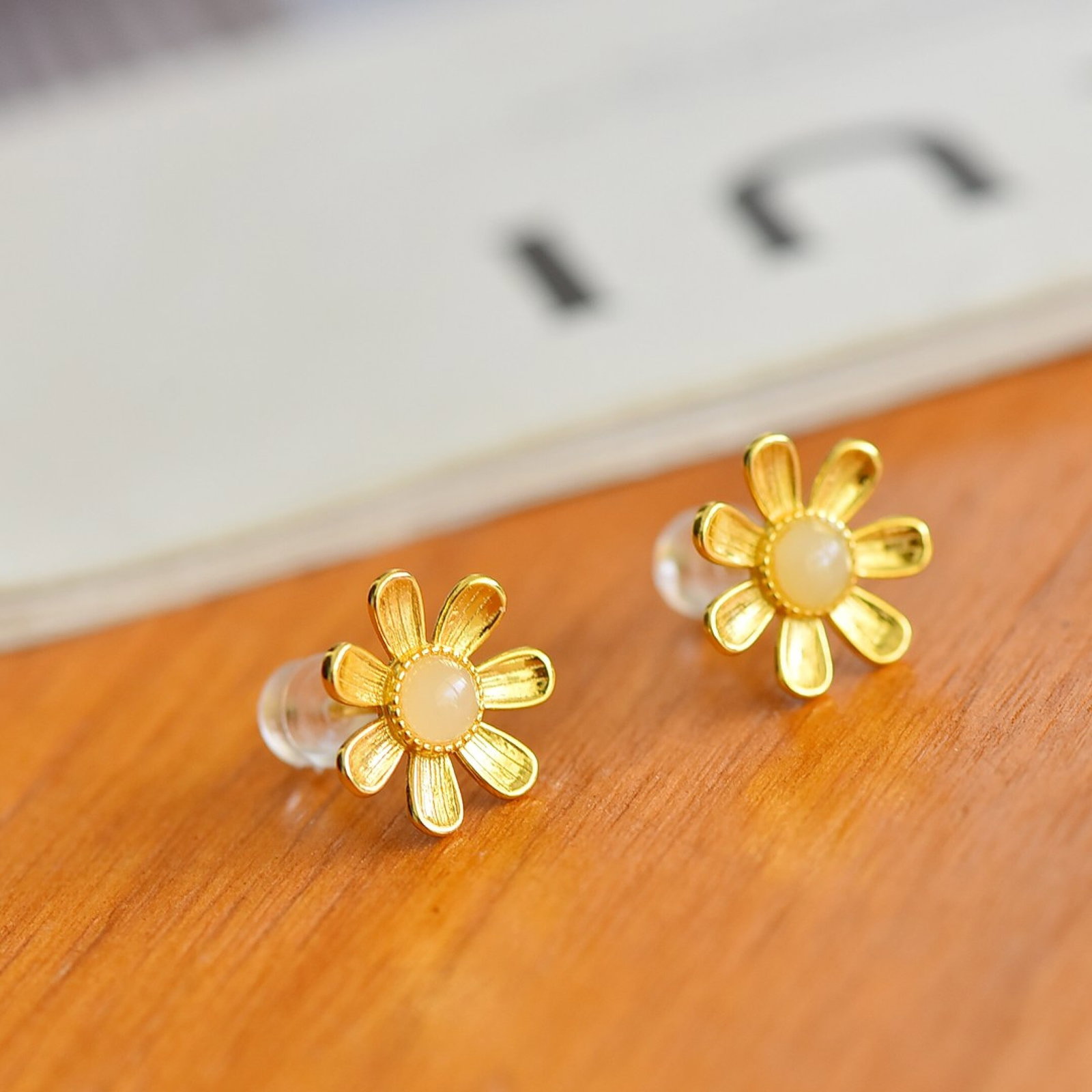 A Pair of Exquisite Sterling Silver-Gold Plated Inlaid White Jade Earrings - 3