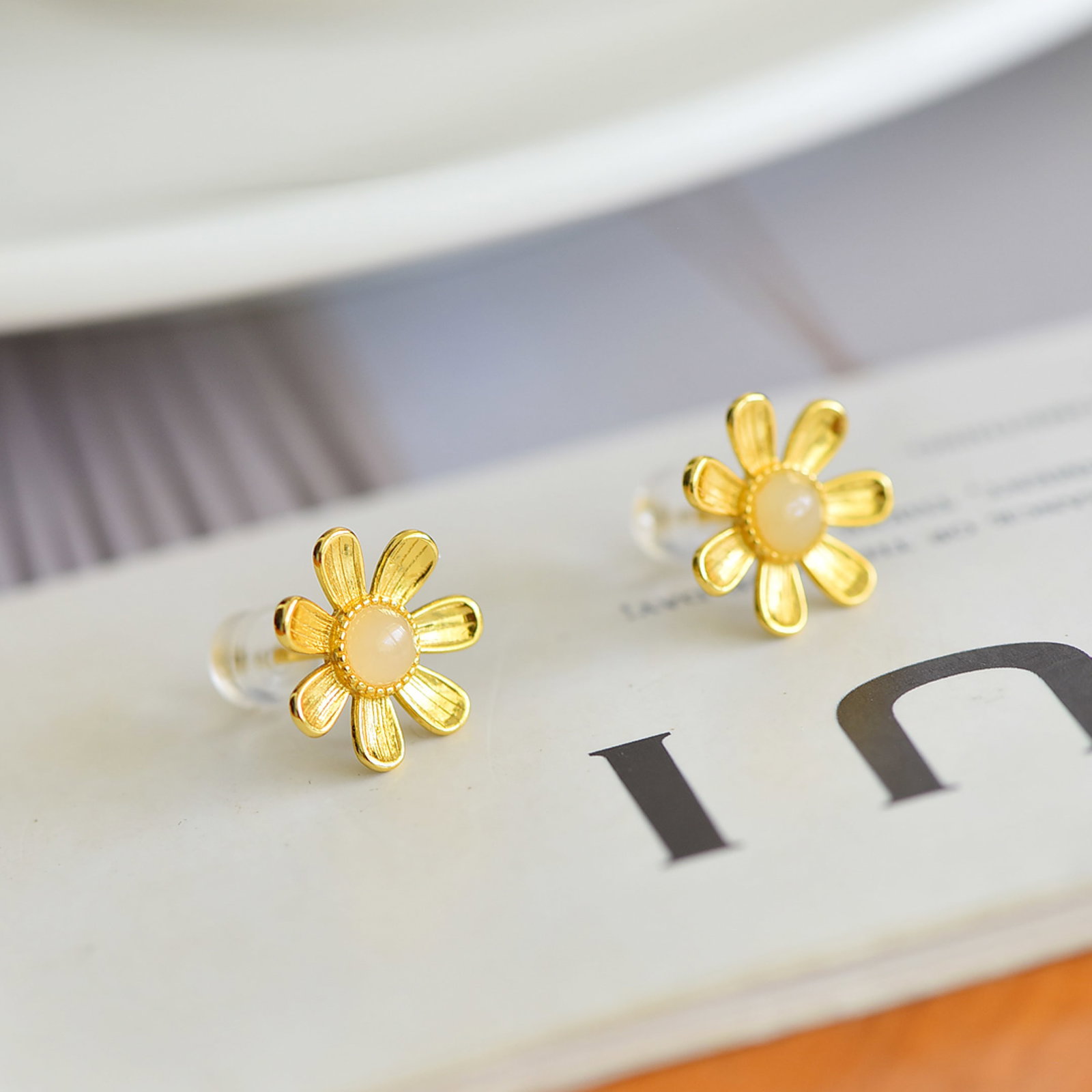 A Pair of Exquisite Sterling Silver-Gold Plated Inlaid White Jade Earrings - 4