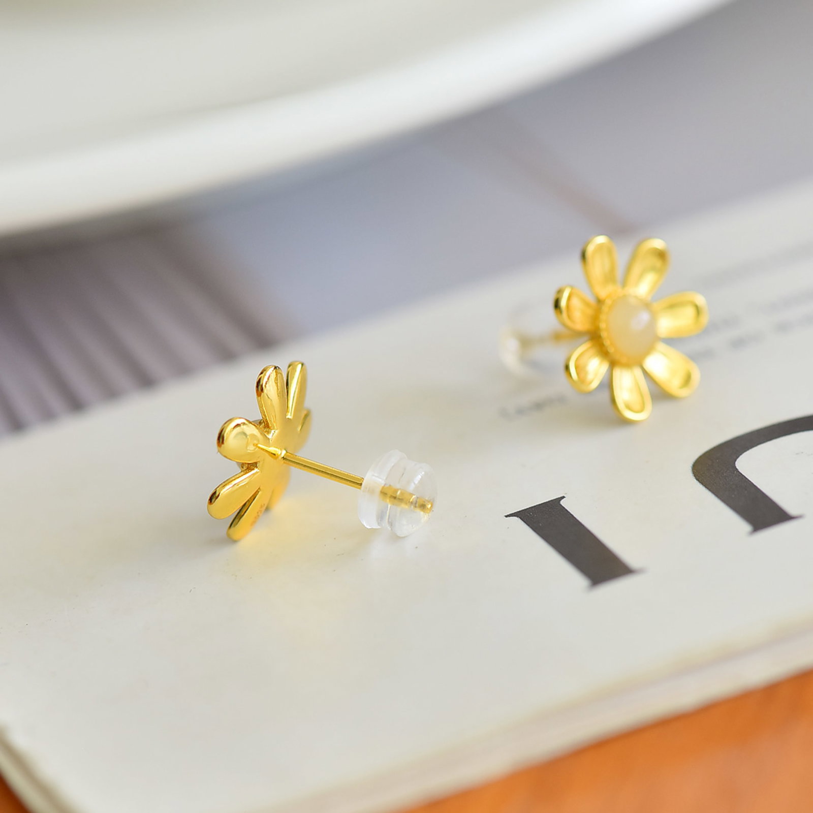 A Pair of Exquisite Sterling Silver-Gold Plated Inlaid White Jade Earrings - 5
