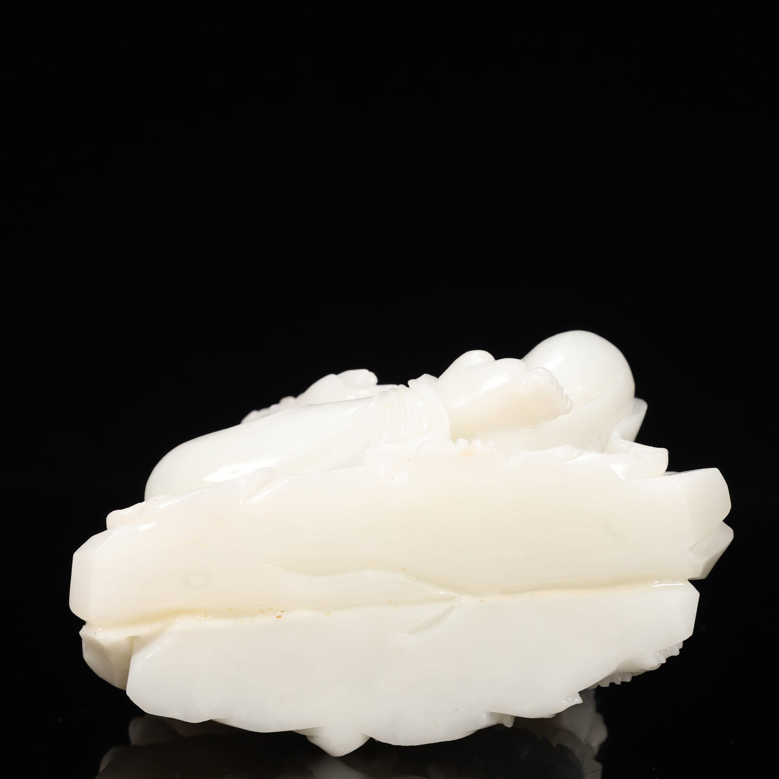 A Rare White Jade Statue of Avalokitesvara - 10