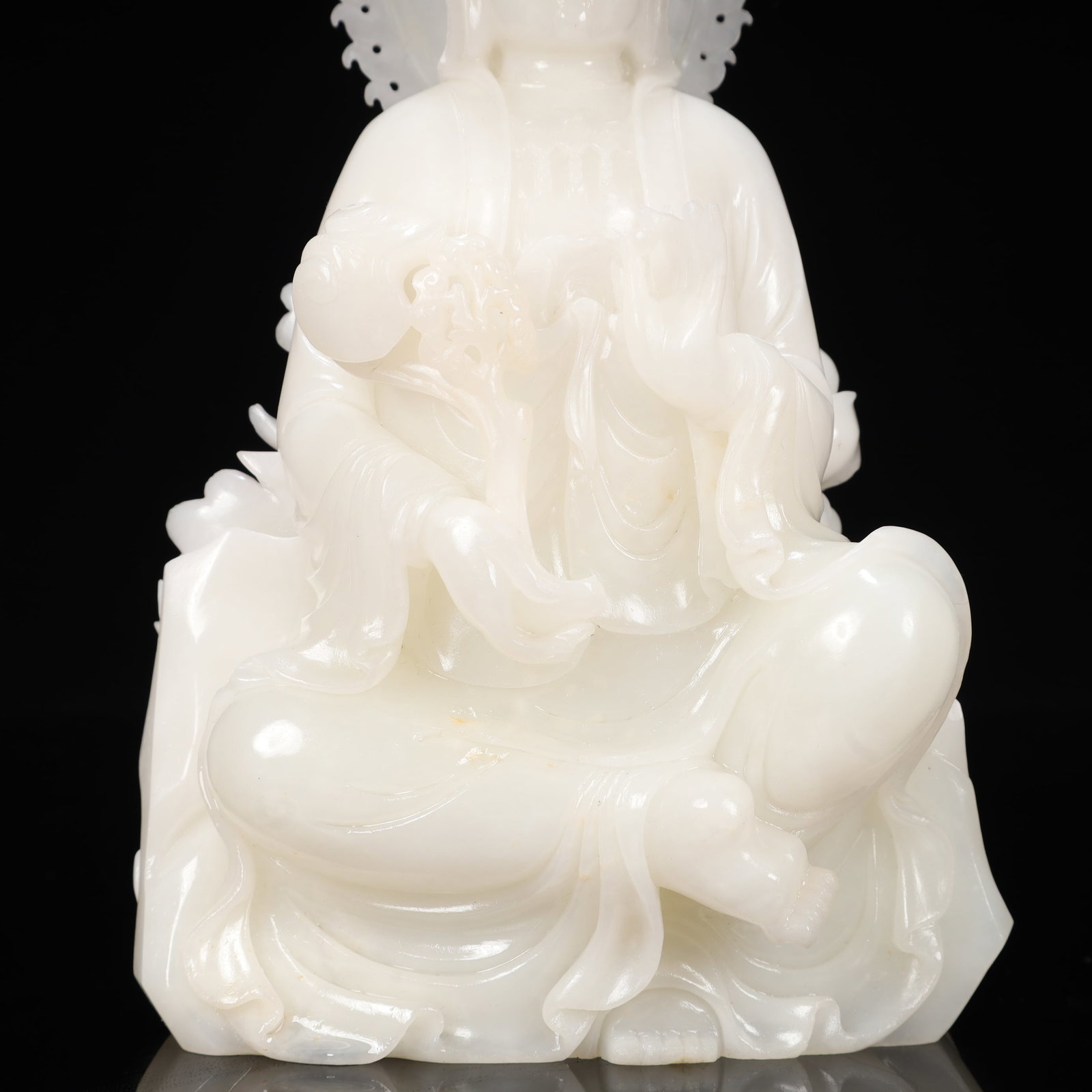 A Rare White Jade Statue of Avalokitesvara - 3