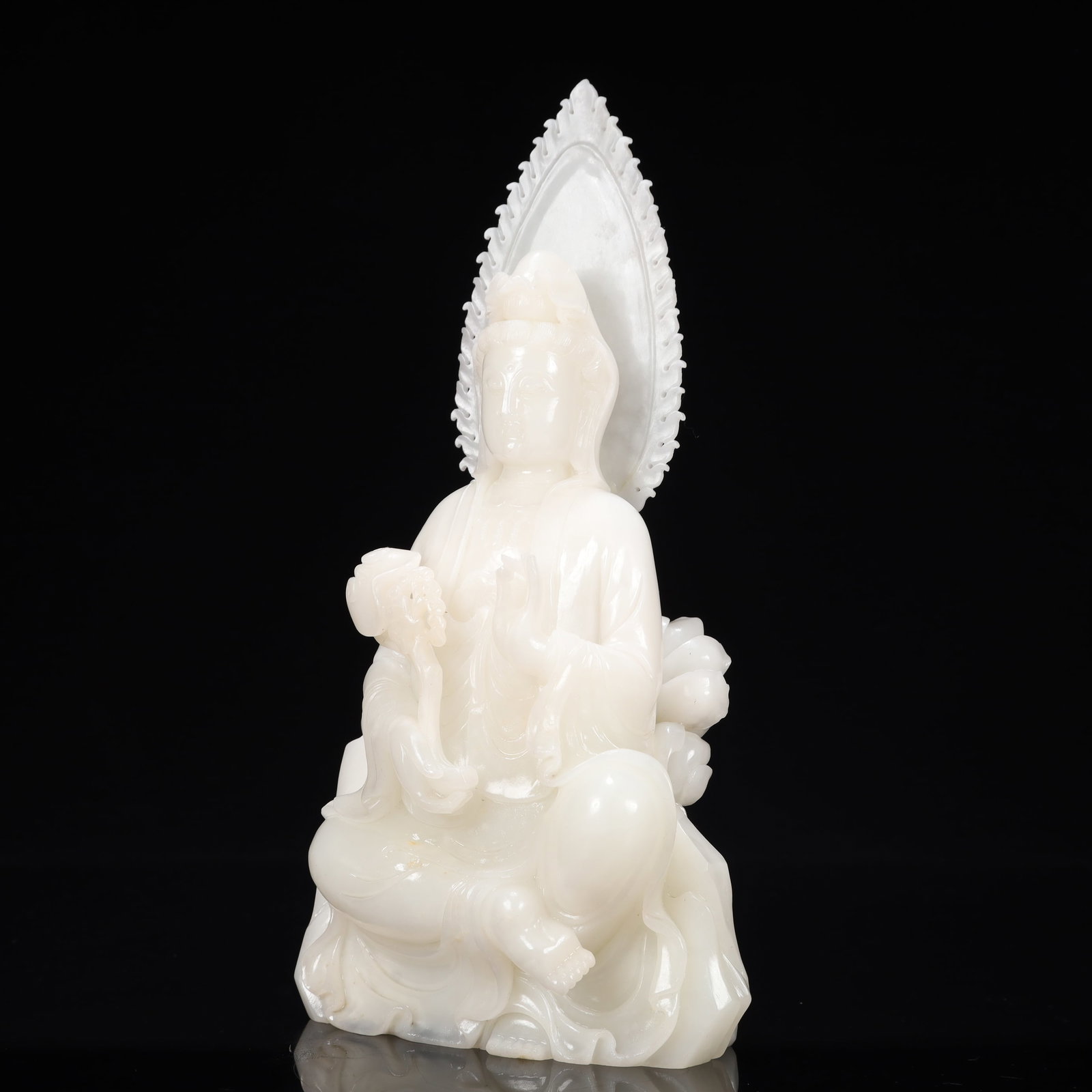 A Rare White Jade Statue of Avalokitesvara - 4