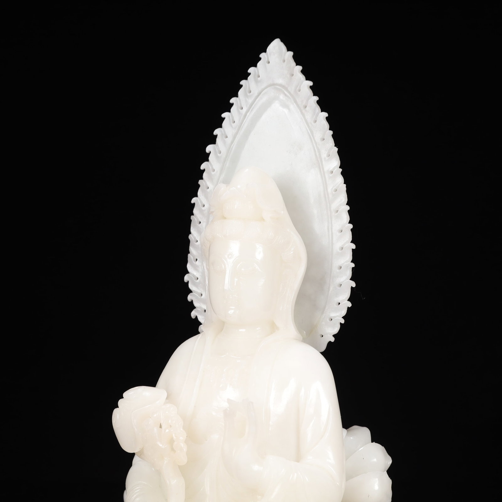 A Rare White Jade Statue of Avalokitesvara - 5