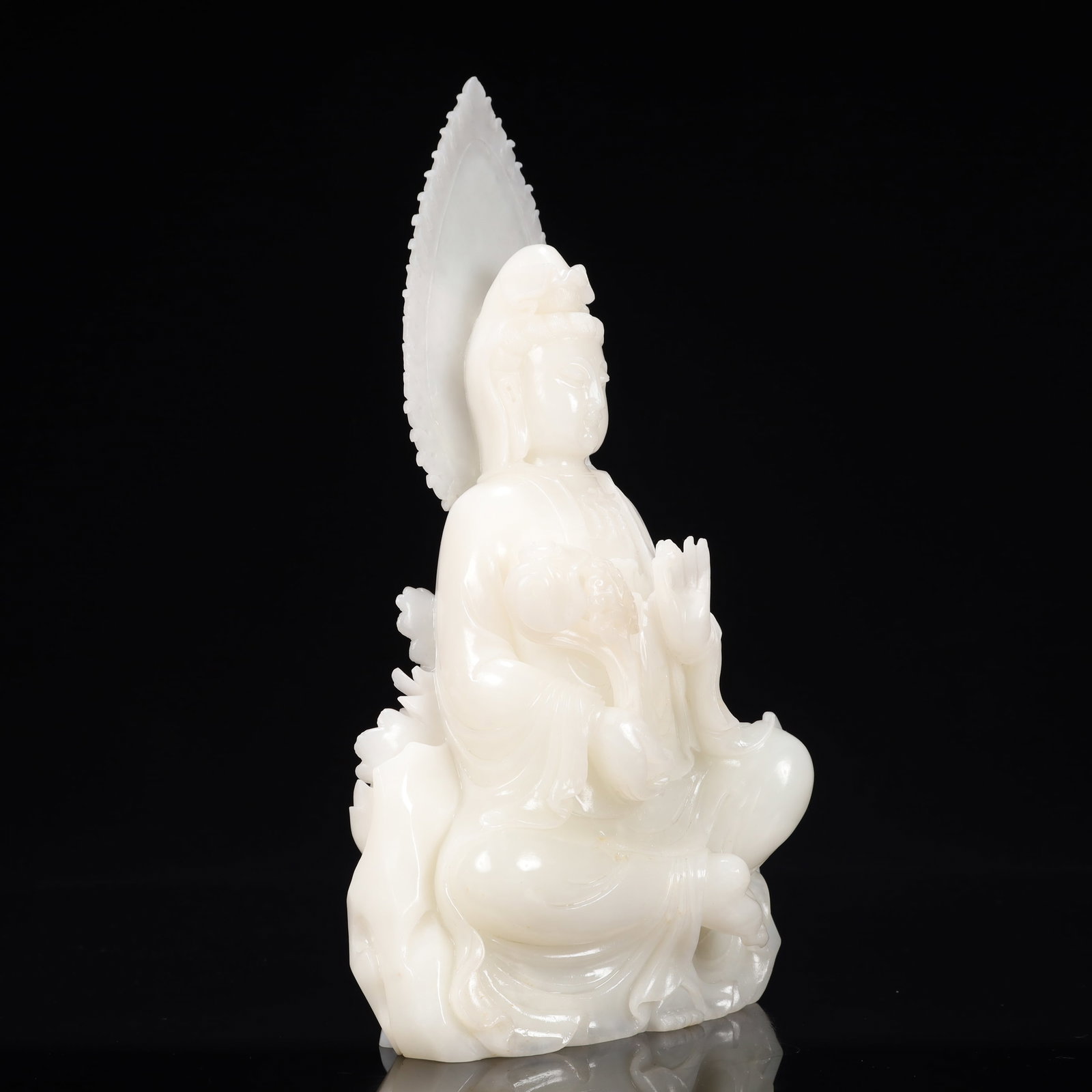 A Rare White Jade Statue of Avalokitesvara - 7