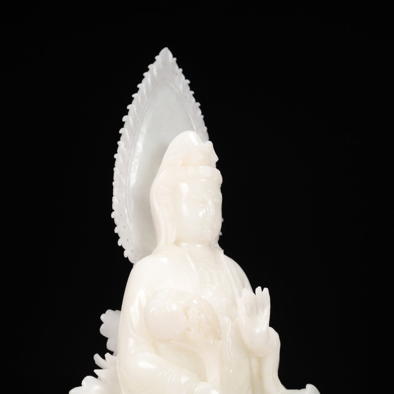 A Rare White Jade Statue of Avalokitesvara - 8