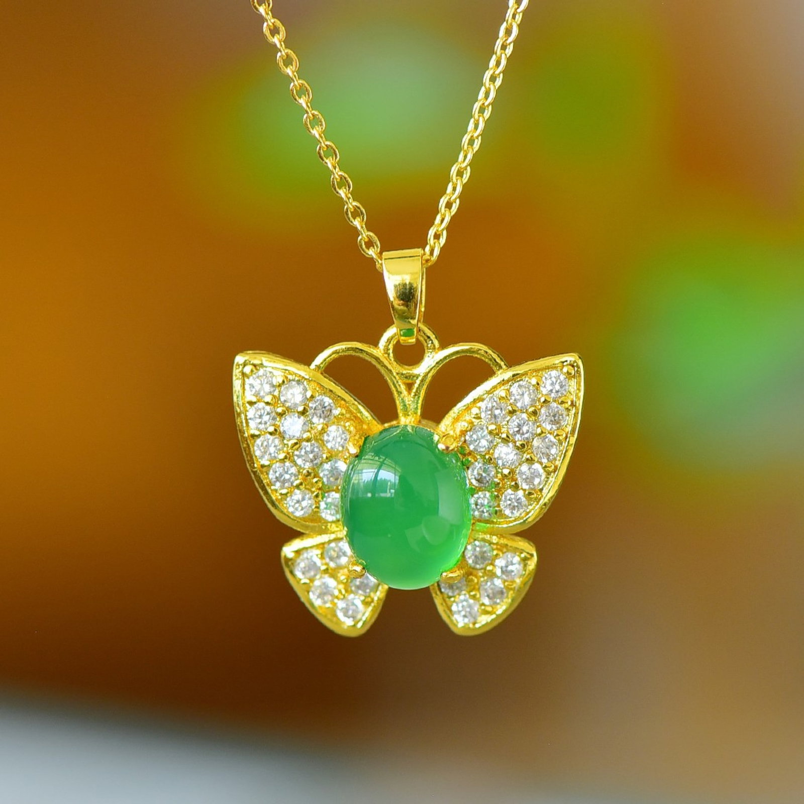 An Exquisite Butterfly Pendant,Inlaid Diamond: Estimated Value:200-400 An Exquisite Butterfly Pendant Size:8mmx10mm 蝴蝶吊坠