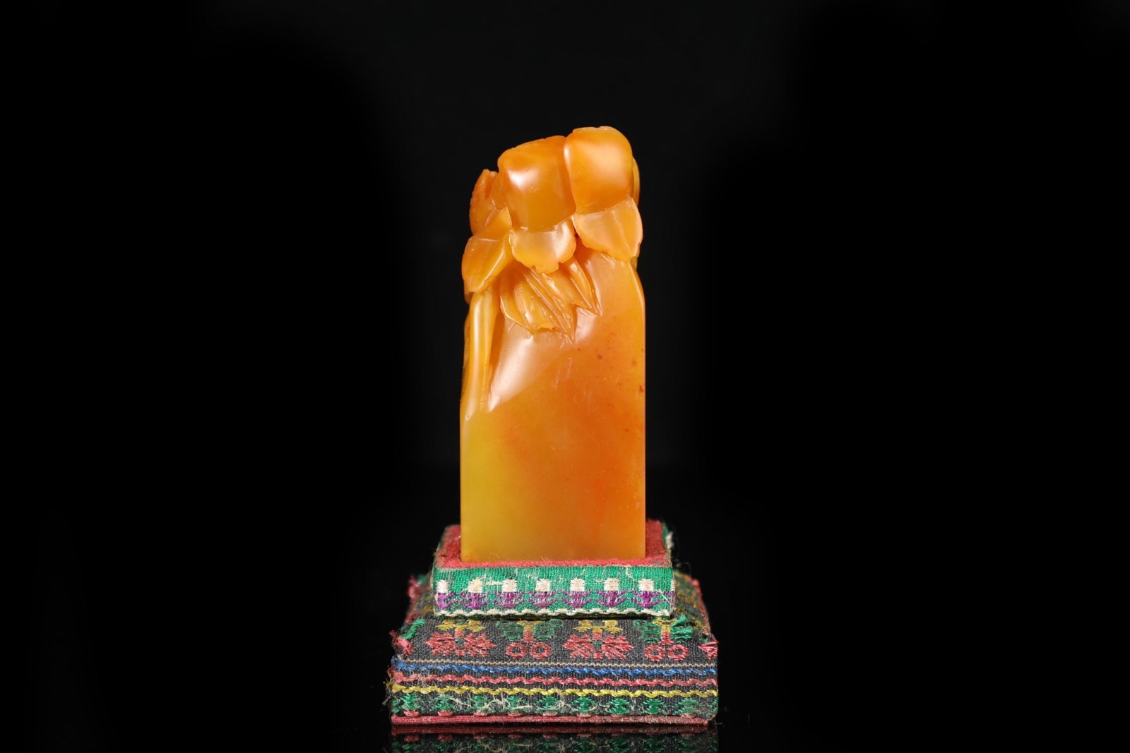 An Exquisite Tianhuang Stone Flower Pattern Seal,With Poem - 3