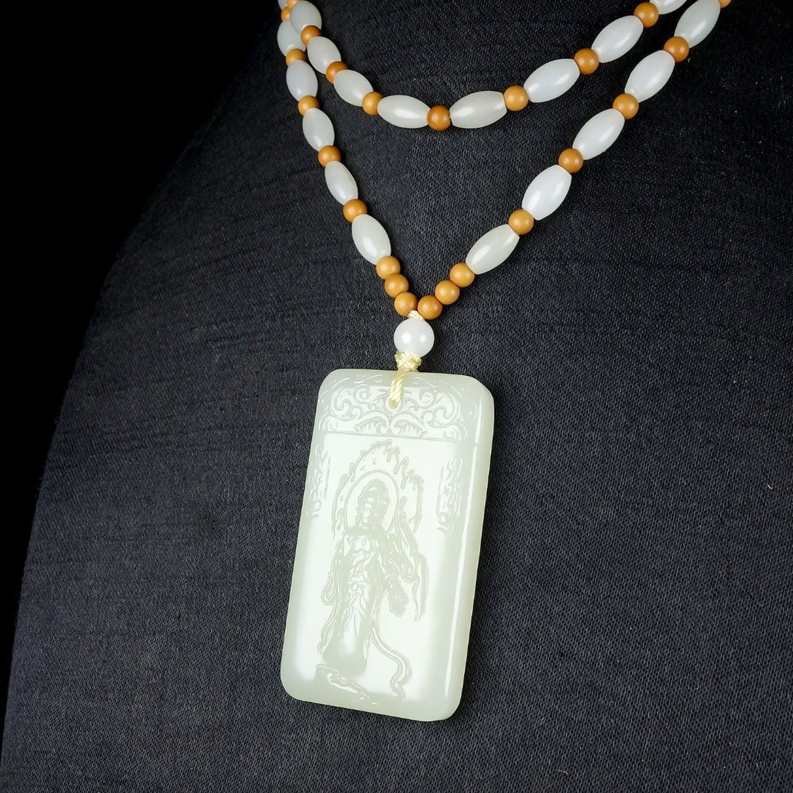 An Exquisite White Jade Statue of Avalokitesvara Pendant - 5