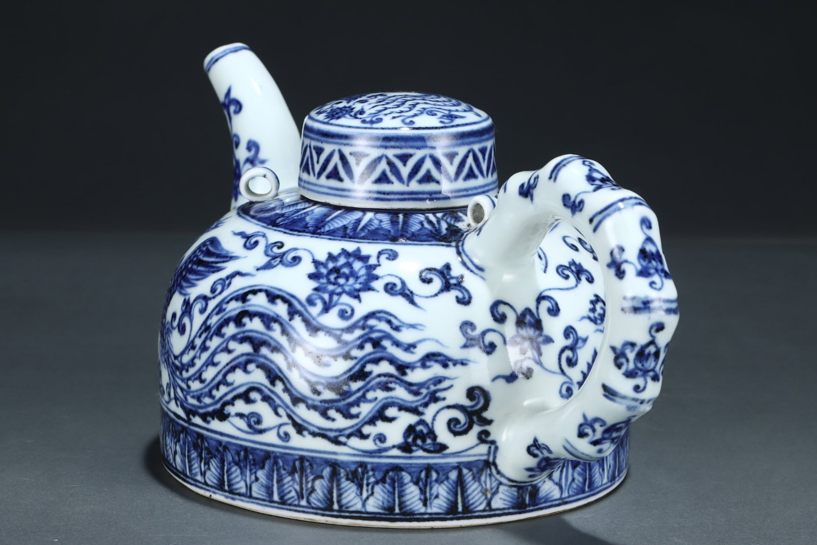 An Exquisite Blue and White Lotus and Phoenix Pattern Ewer - 2