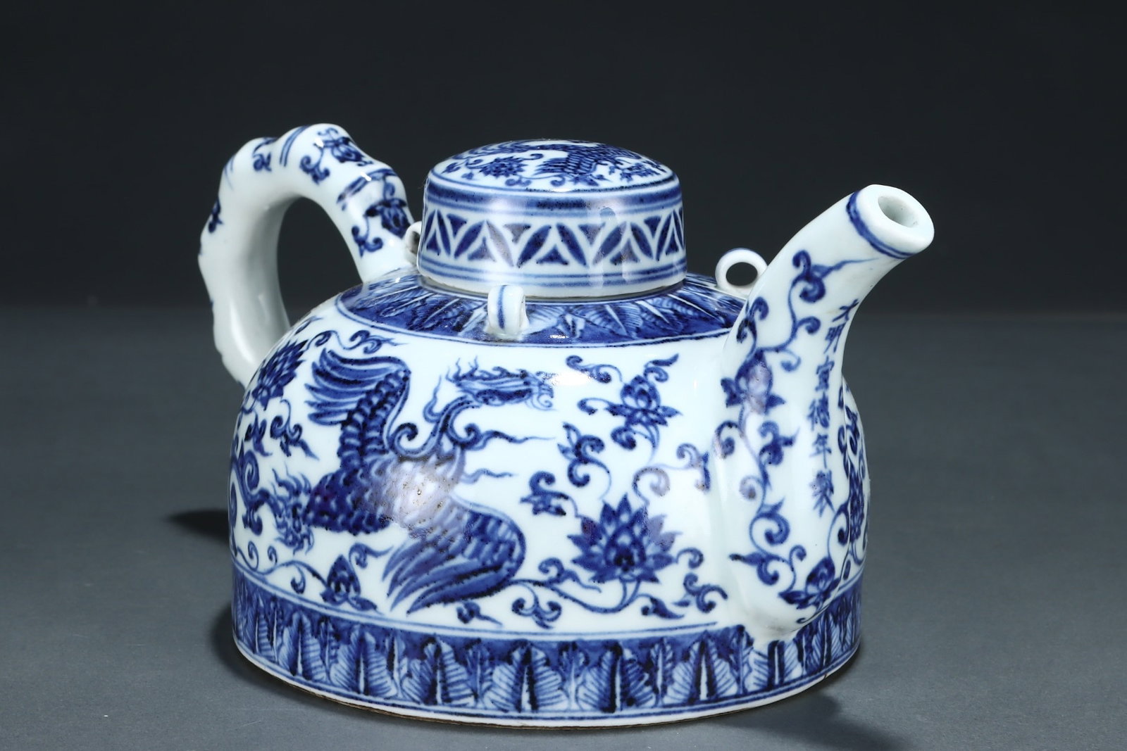 An Exquisite Blue and White Lotus and Phoenix Pattern Ewer - 4