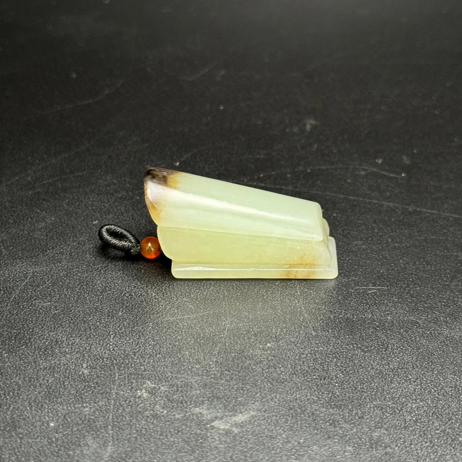 An Exquisite White Jade Coffin-Shaped Pendant - 2