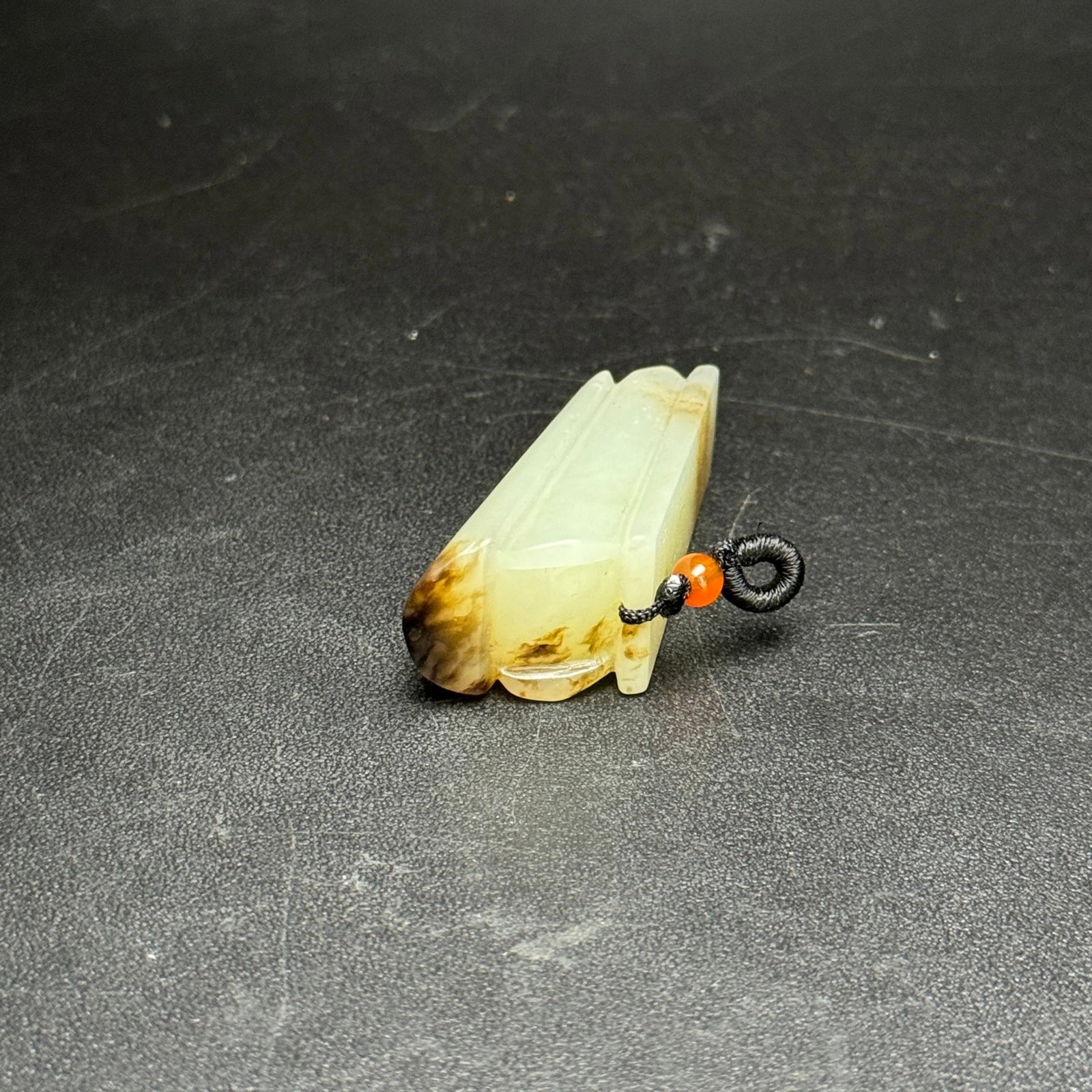 An Exquisite White Jade Coffin-Shaped Pendant - 4