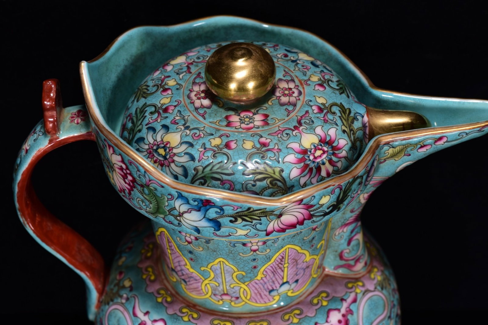 An Exquisite Turquoise Ground Famille-Rose Painted Gold Lotus Pattern Ewer - 5