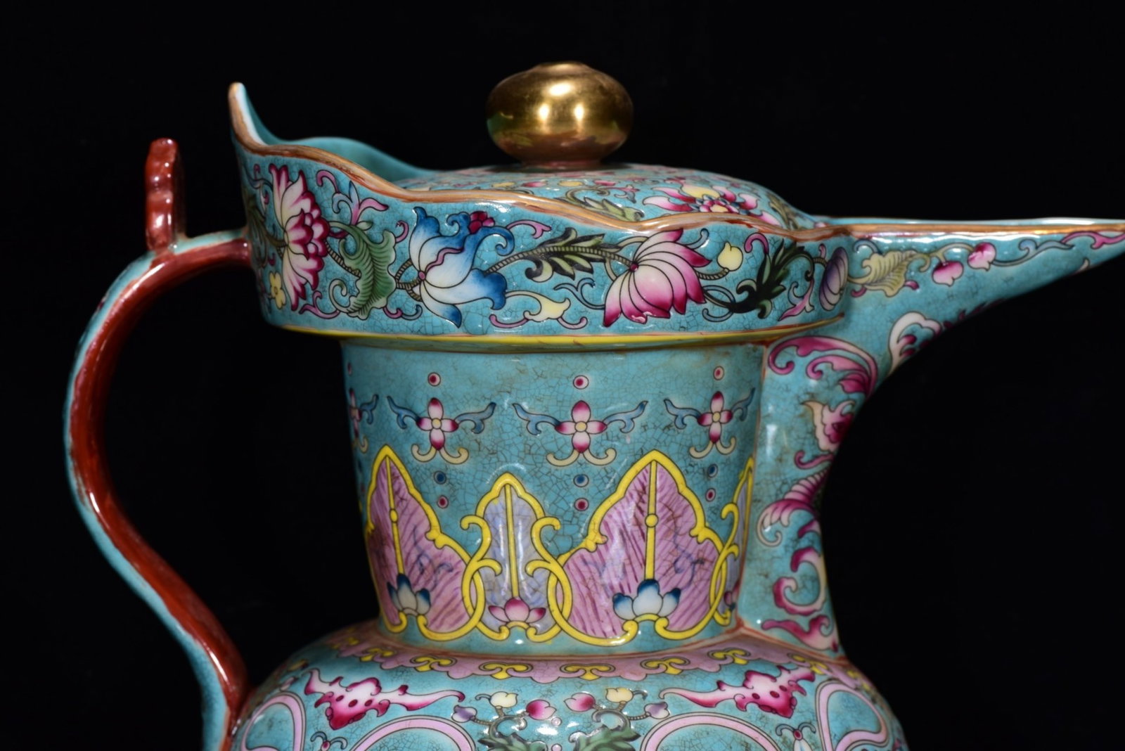 An Exquisite Turquoise Ground Famille-Rose Painted Gold Lotus Pattern Ewer - 6