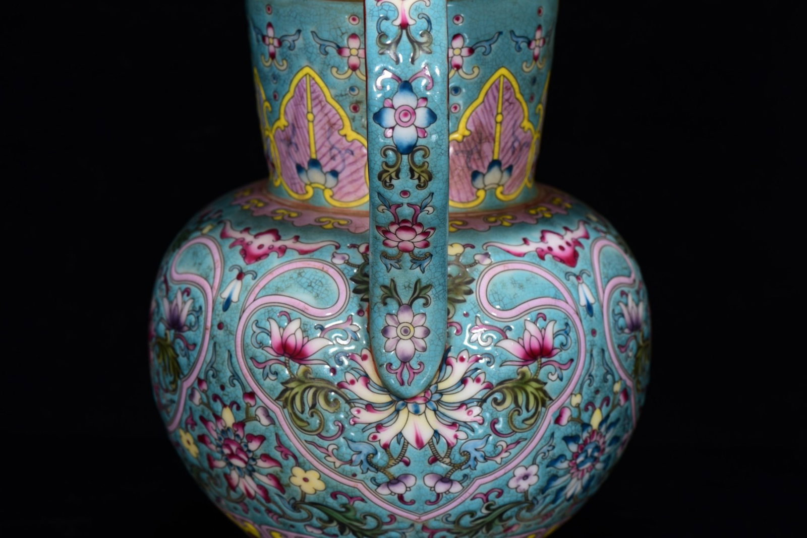 An Exquisite Turquoise Ground Famille-Rose Painted Gold Lotus Pattern Ewer - 7