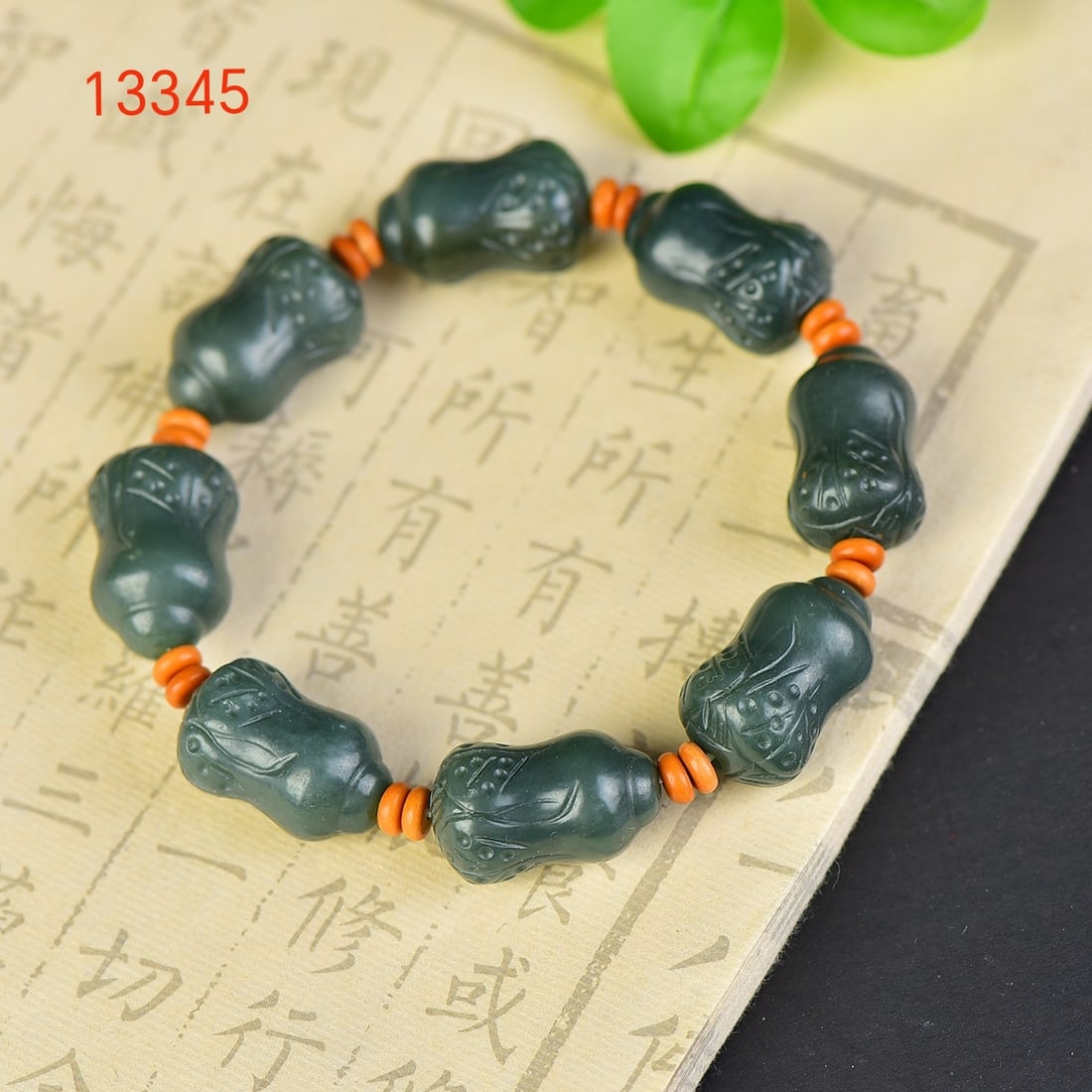 An Exquisite Sapphire Cabbage Pattern Bracelets: Estimated Value:200-400 An Exquisite Sapphire Cabbage Pattern Bracelets,Size:16mmx24mm