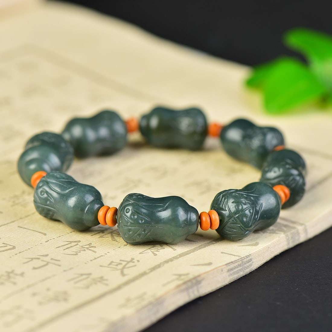 An Exquisite Sapphire Cabbage Pattern Bracelets - 4