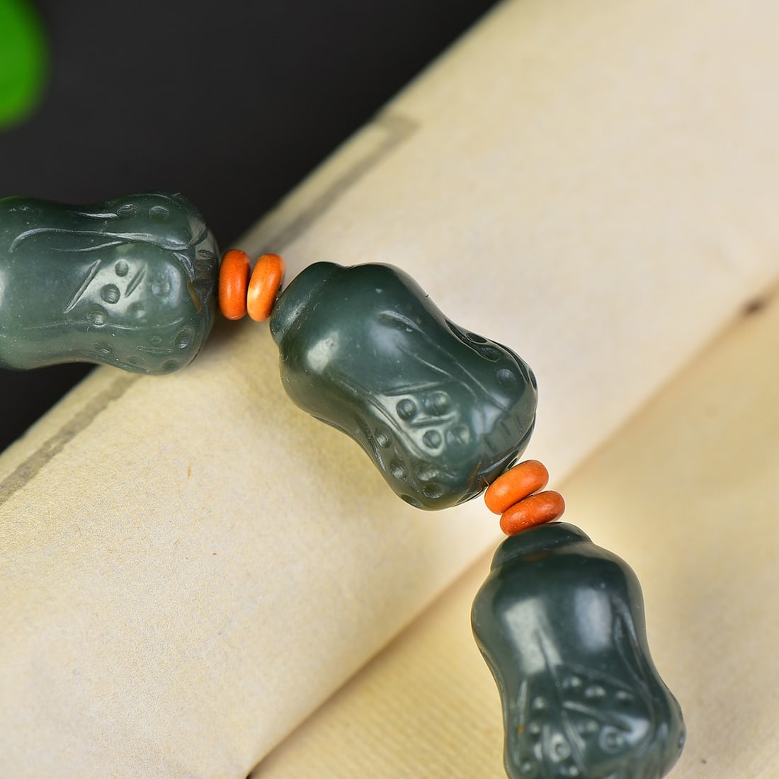 An Exquisite Sapphire Cabbage Pattern Bracelets - 5