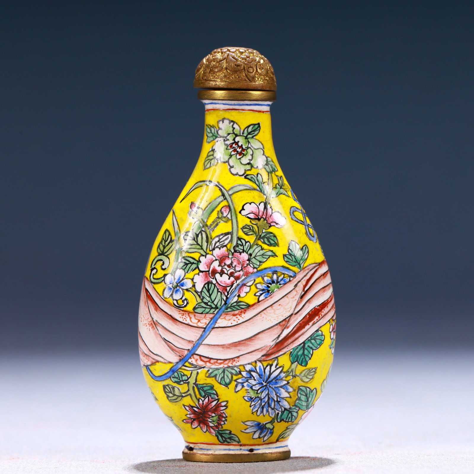 An Exquisite Painted Enamel Flower Pattern Snuff Bottle: Estimated Value:2000-4000 An Exquisite Painted Enamel Flower Pattern Snuff Bottle,Qing Dynasty, China,Qianlong Four-character Mark,Size:1.6inx0.6inx3in,Weight:51g