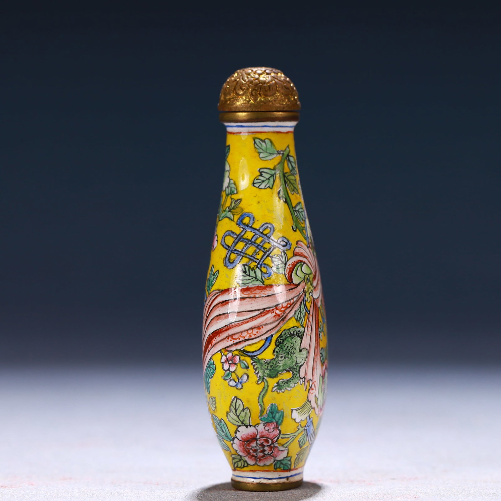 An Exquisite Painted Enamel Flower Pattern Snuff Bottle - 3