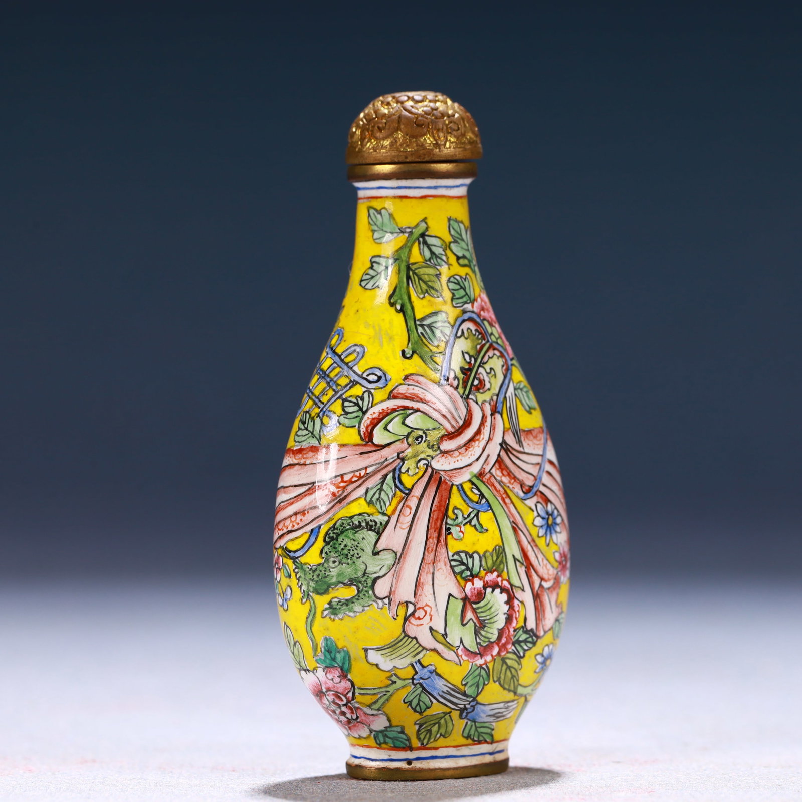 An Exquisite Painted Enamel Flower Pattern Snuff Bottle - 4