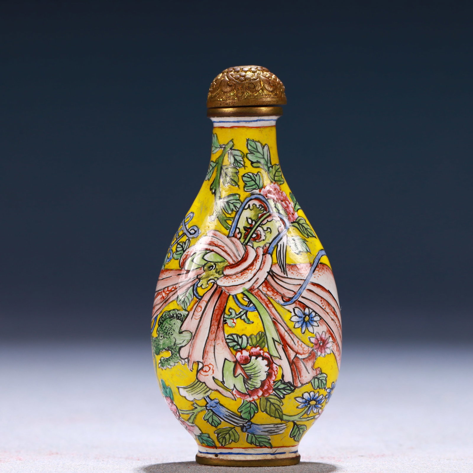 An Exquisite Painted Enamel Flower Pattern Snuff Bottle - 5
