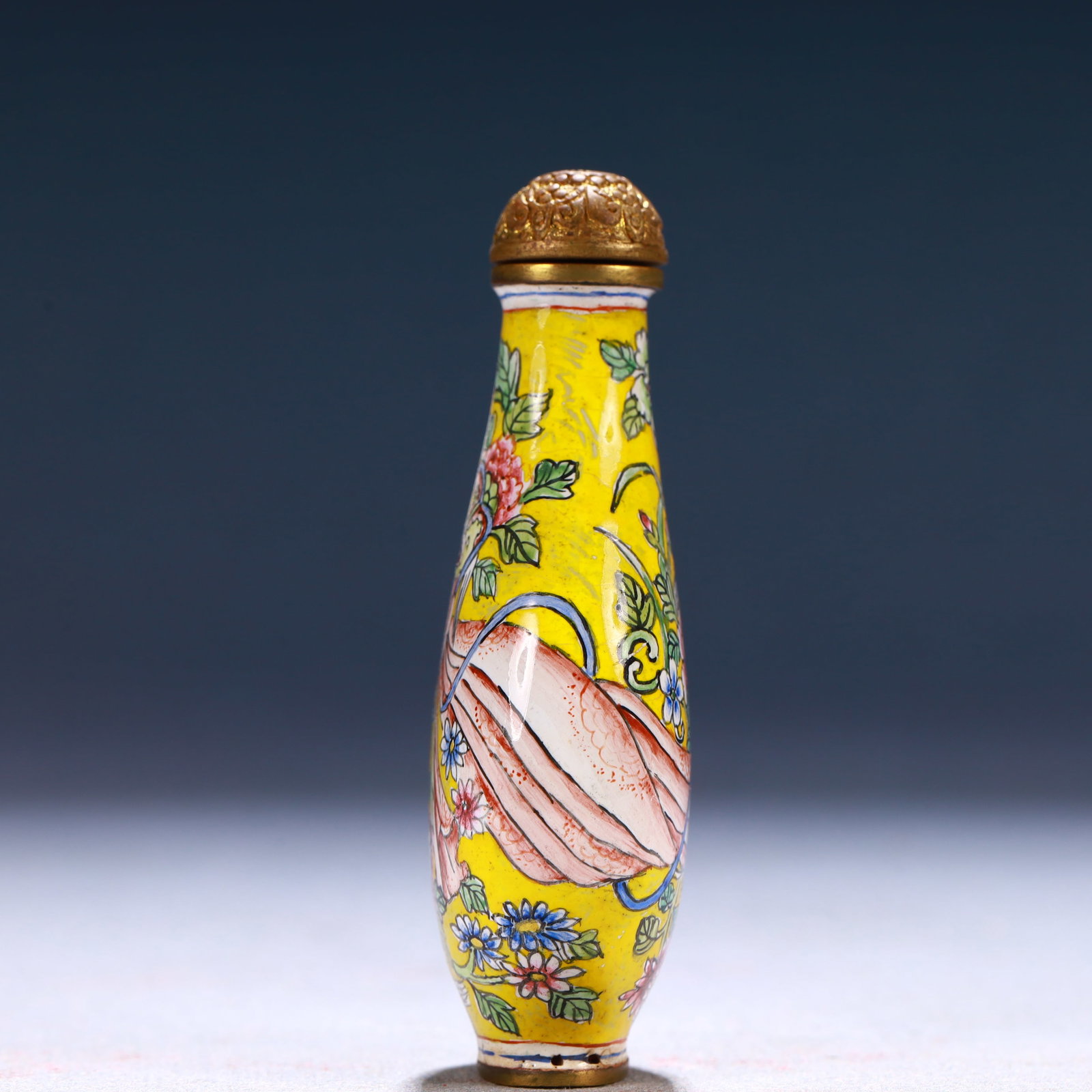 An Exquisite Painted Enamel Flower Pattern Snuff Bottle - 6