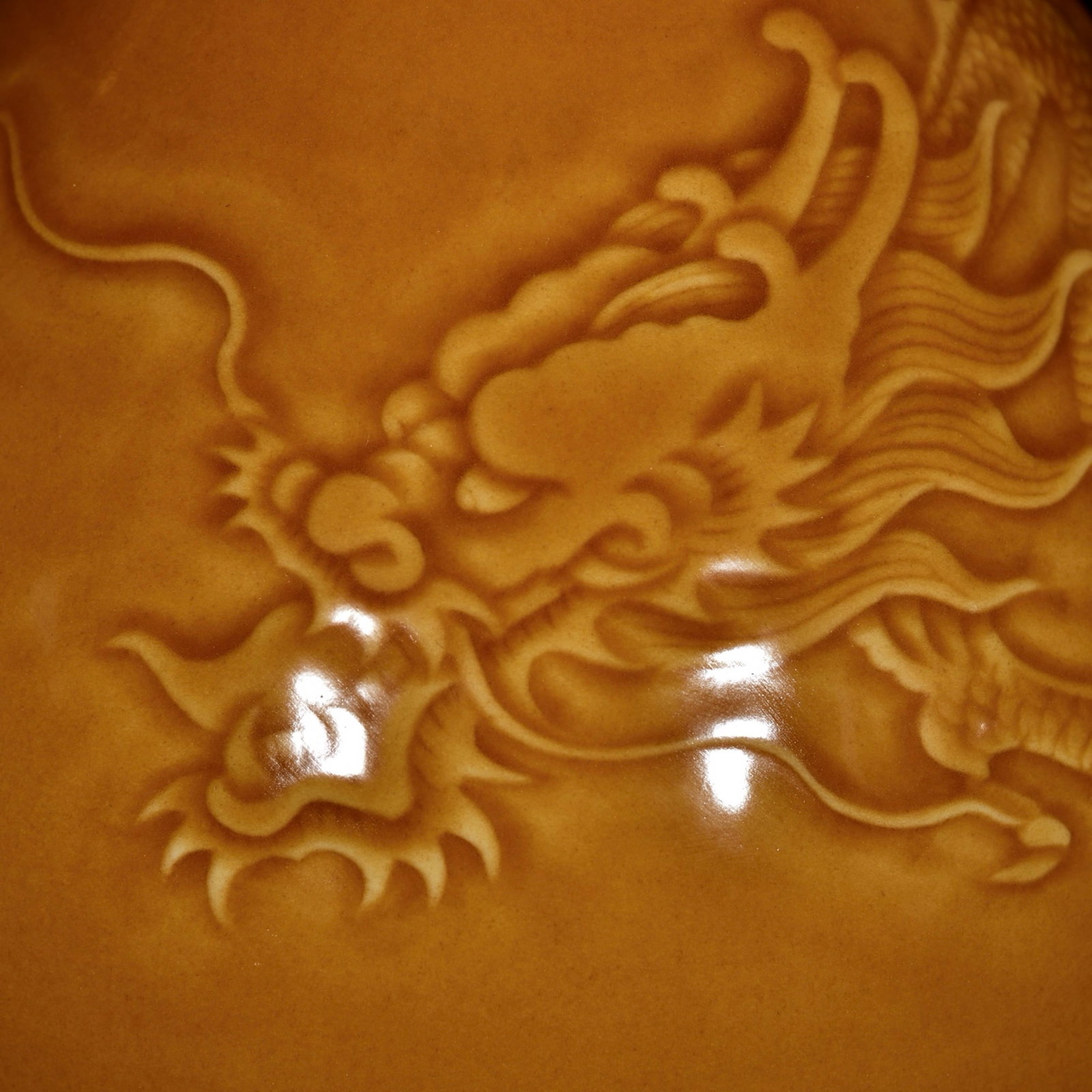 A Rare Yellow Glazed Auspicious Cloud and Dragon Pattern Vase - 4