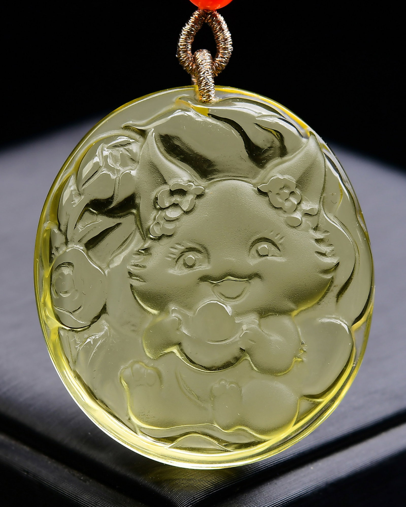 An Exquisite Crystal Nine-Tailed Fox Pattern Pendant: Estimated Value:800-1600 An Exquisite Crystal Nine-Tailed Fox Pattern Pendant,Size:42mmx37mmx12mm,Weight:33g 水晶九尾狐纹吊坠
