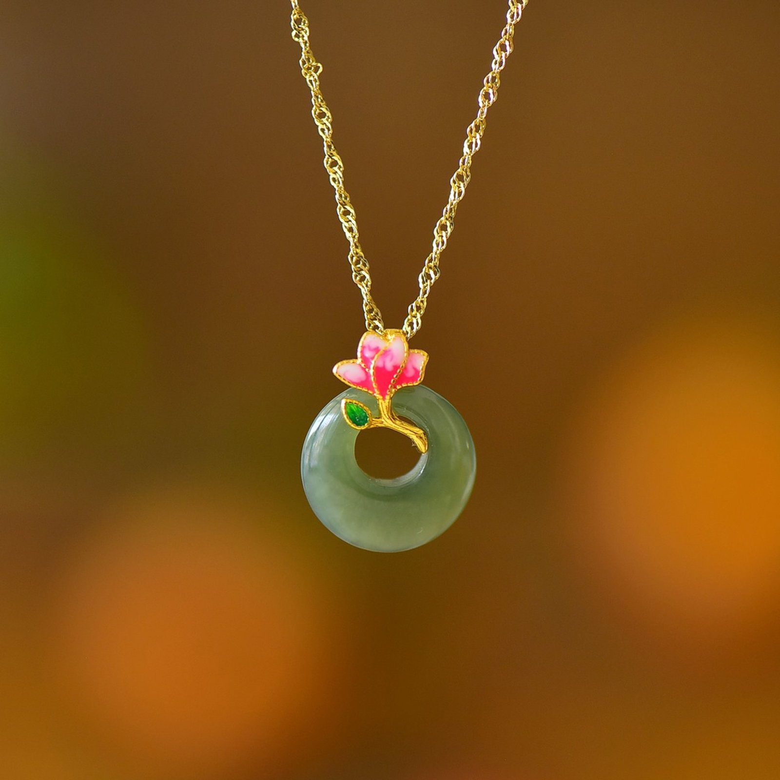An Exquisite Sterling Silver-Gold Plated Inlaid Sapphire Pendant: Estimated Value:200-400 An Exquisite Sterling Silver-Gold Plated Inlaid Sapphire Pendant,Size:15mmx15mm 纯银镀金镶青玉吊坠